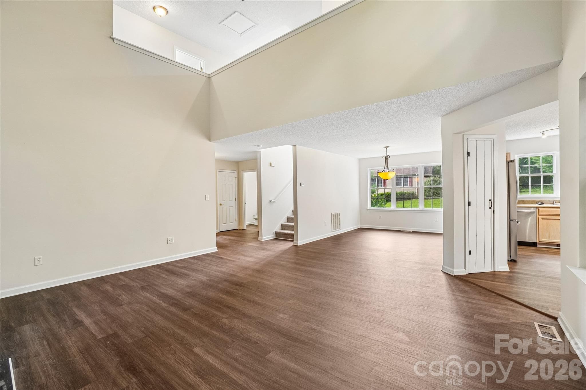Single Family Residence at Hendersonville, photo 9 of 36