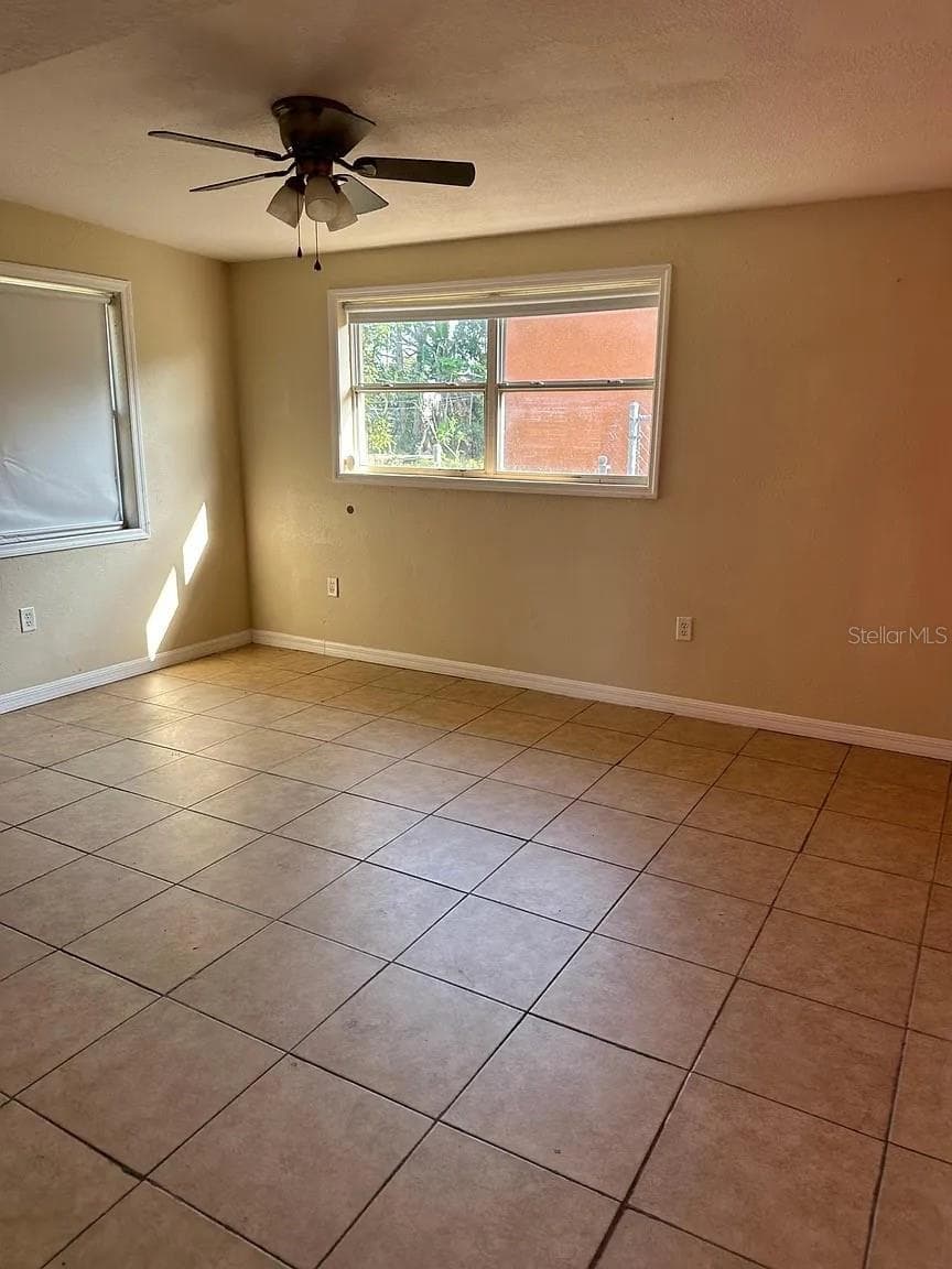 Single Family Residence at 108 EDGEWATER DR, WINTER HAVEN, photo 3 of 9
