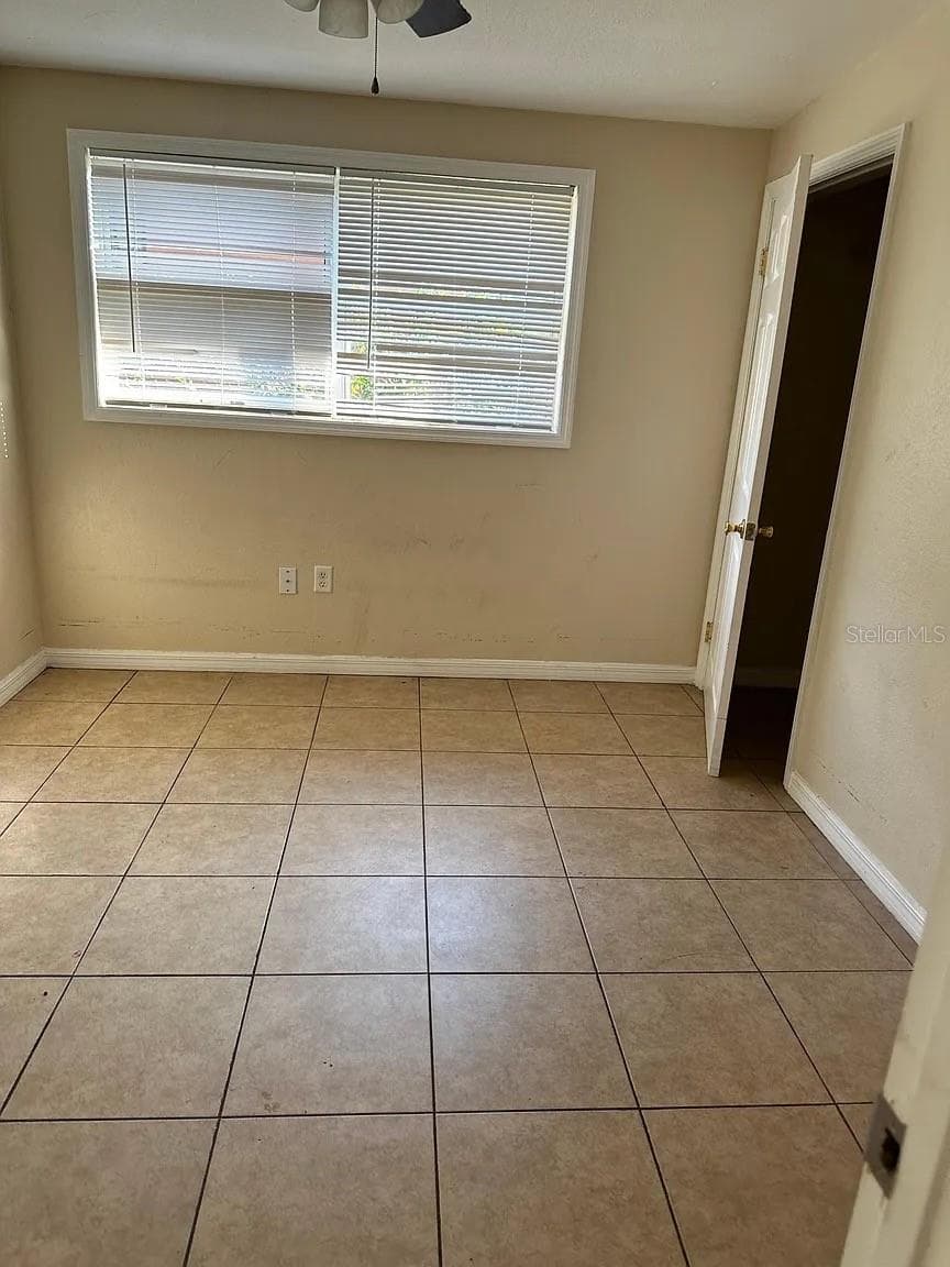 Single Family Residence at 108 EDGEWATER DR, WINTER HAVEN, photo 6 of 9