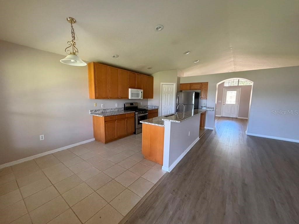 Single Family Residence at 18014 ARBOR CREST DR, TAMPA, photo 14 of 43