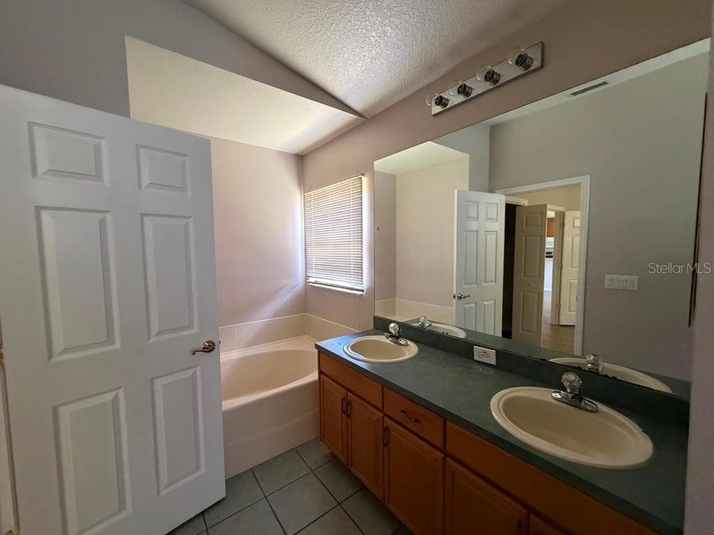 Single Family Residence at 18014 ARBOR CREST DR, TAMPA, photo 24 of 43