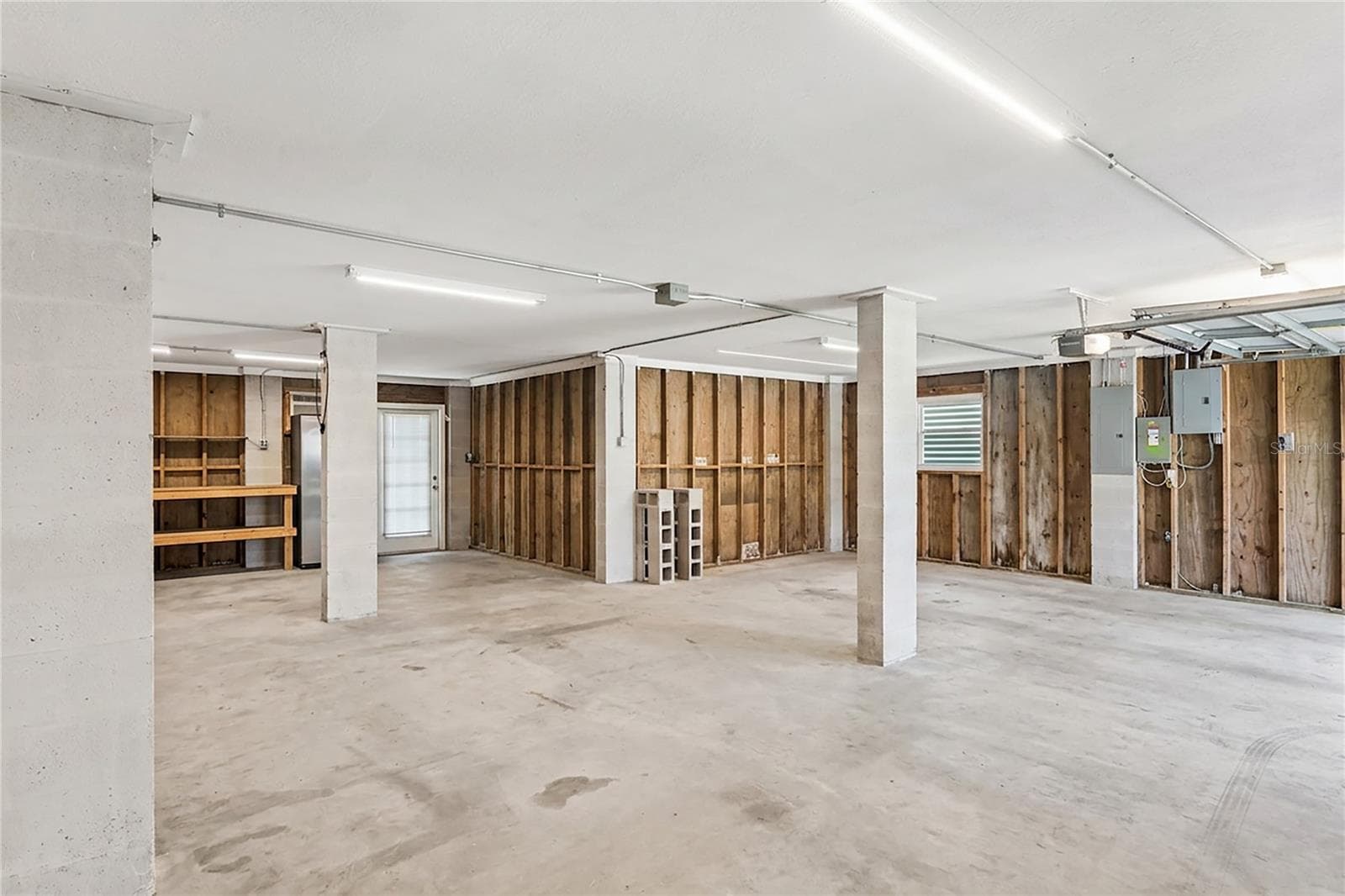 LARGE GARAGE - 6641 BOATYARD DR, HUDSON