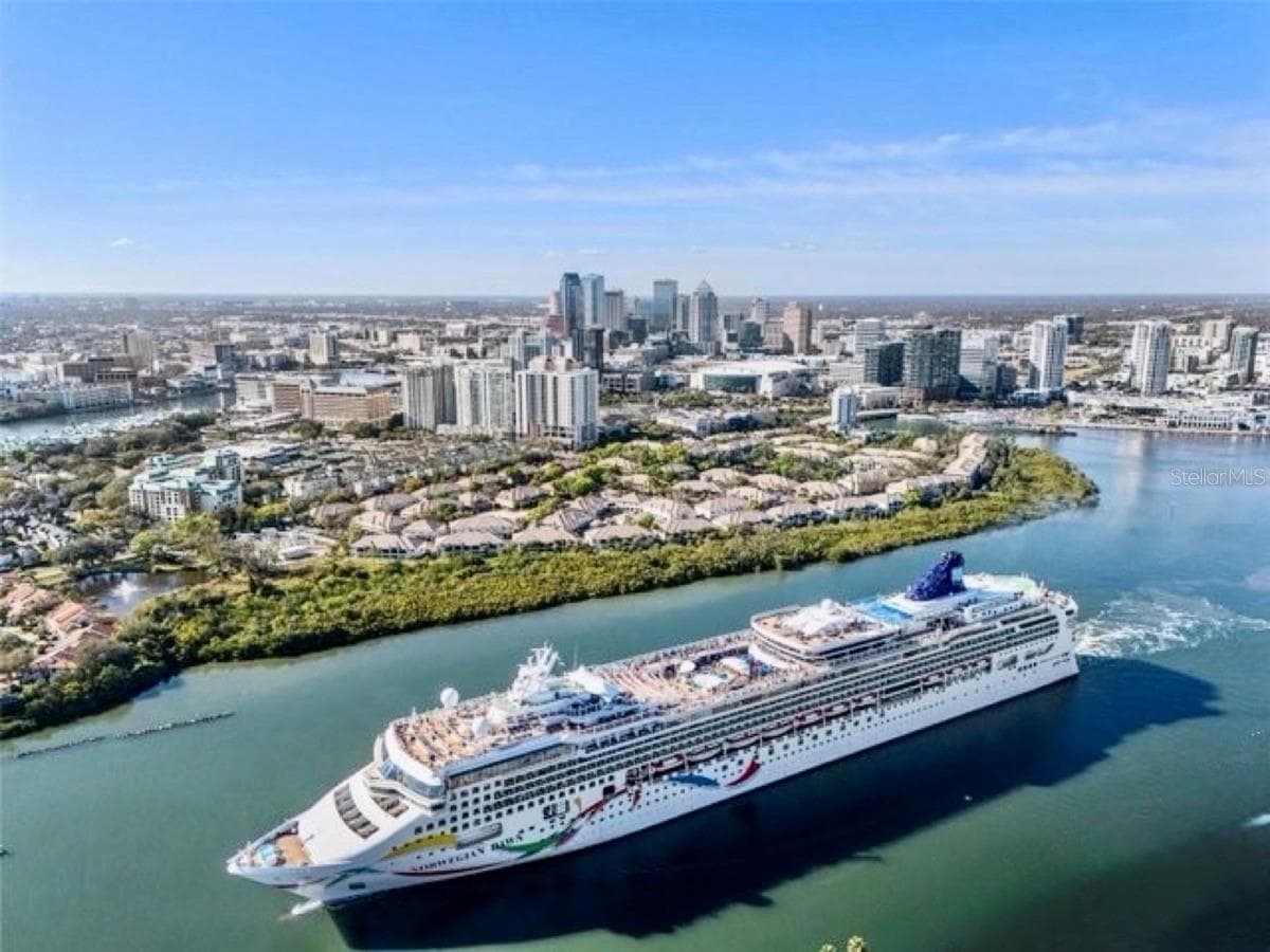 Garrison Channel - 724 CORAL REEF DR, TAMPA