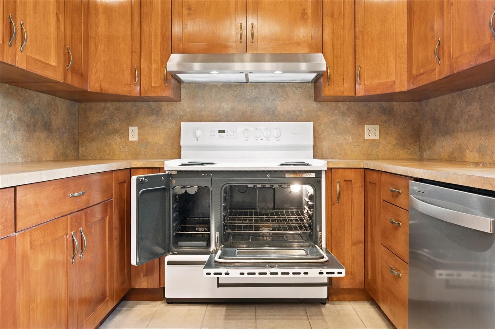 More Room to cook! - 3220 SE 21ST AVE, OCALA