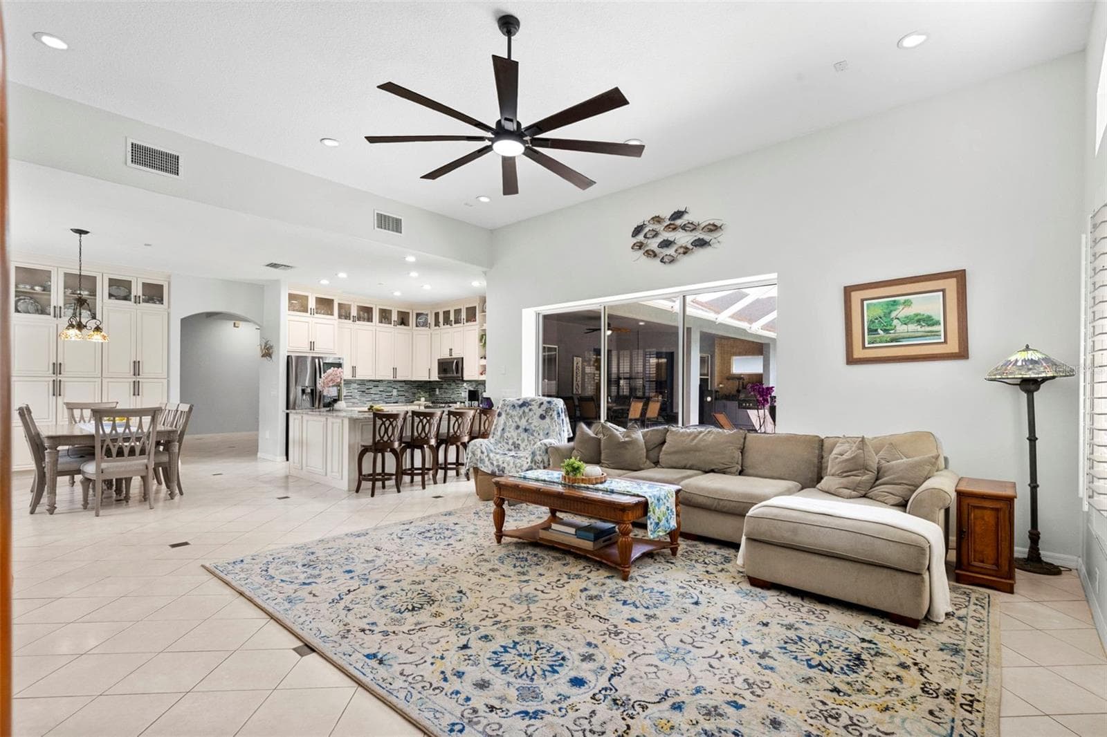Sliders lead out to the lanai - 8380 GOLDEN PRAIRIE DR, TAMPA