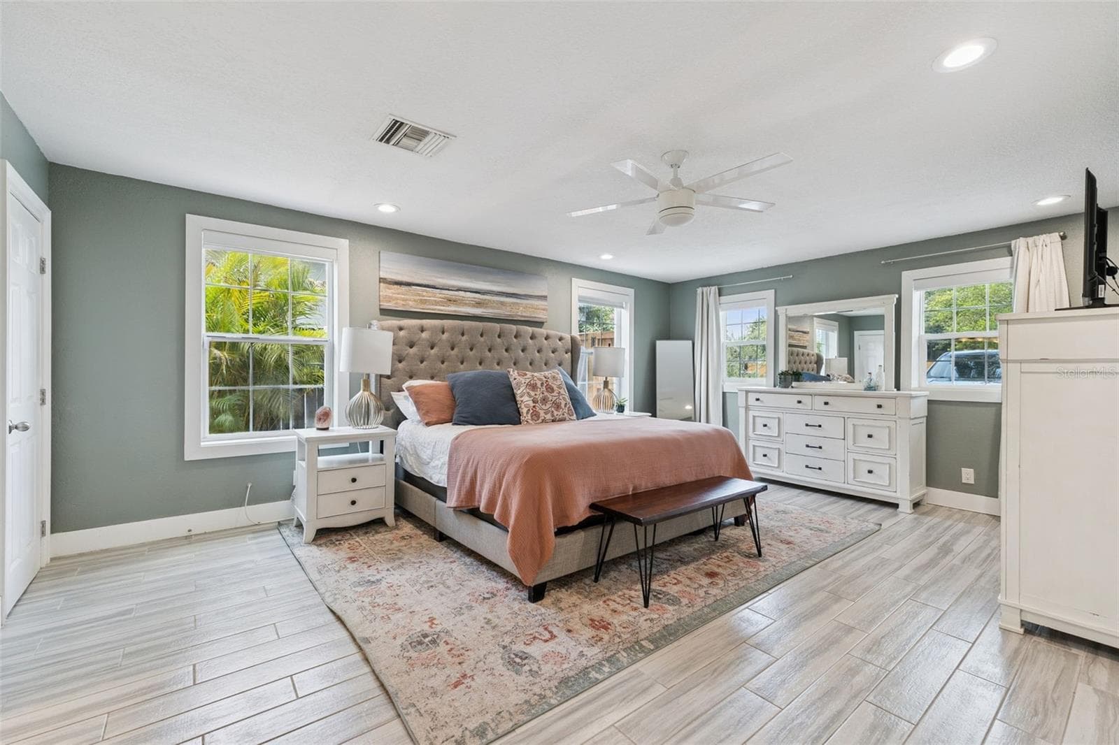 Single Family Residence at 302 W COMANCHE AVE, TAMPA, photo 10 of 33