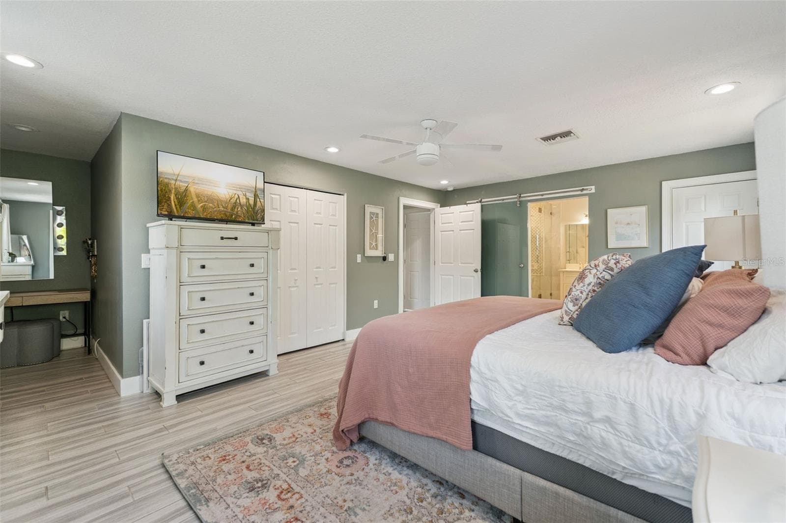 Single Family Residence at 302 W COMANCHE AVE, TAMPA, photo 11 of 33