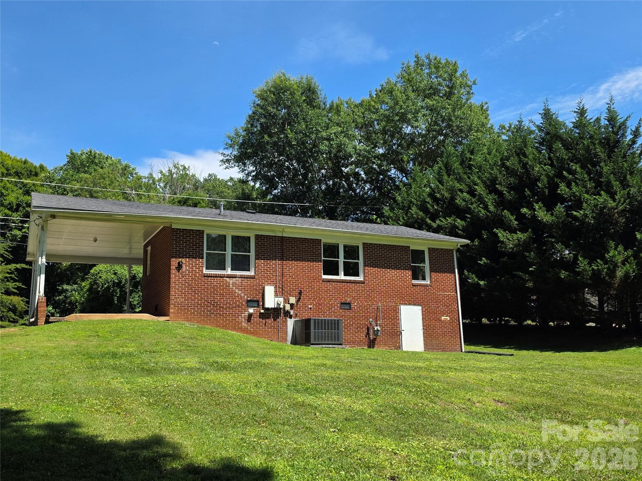 Tall crawl space - Gastonia