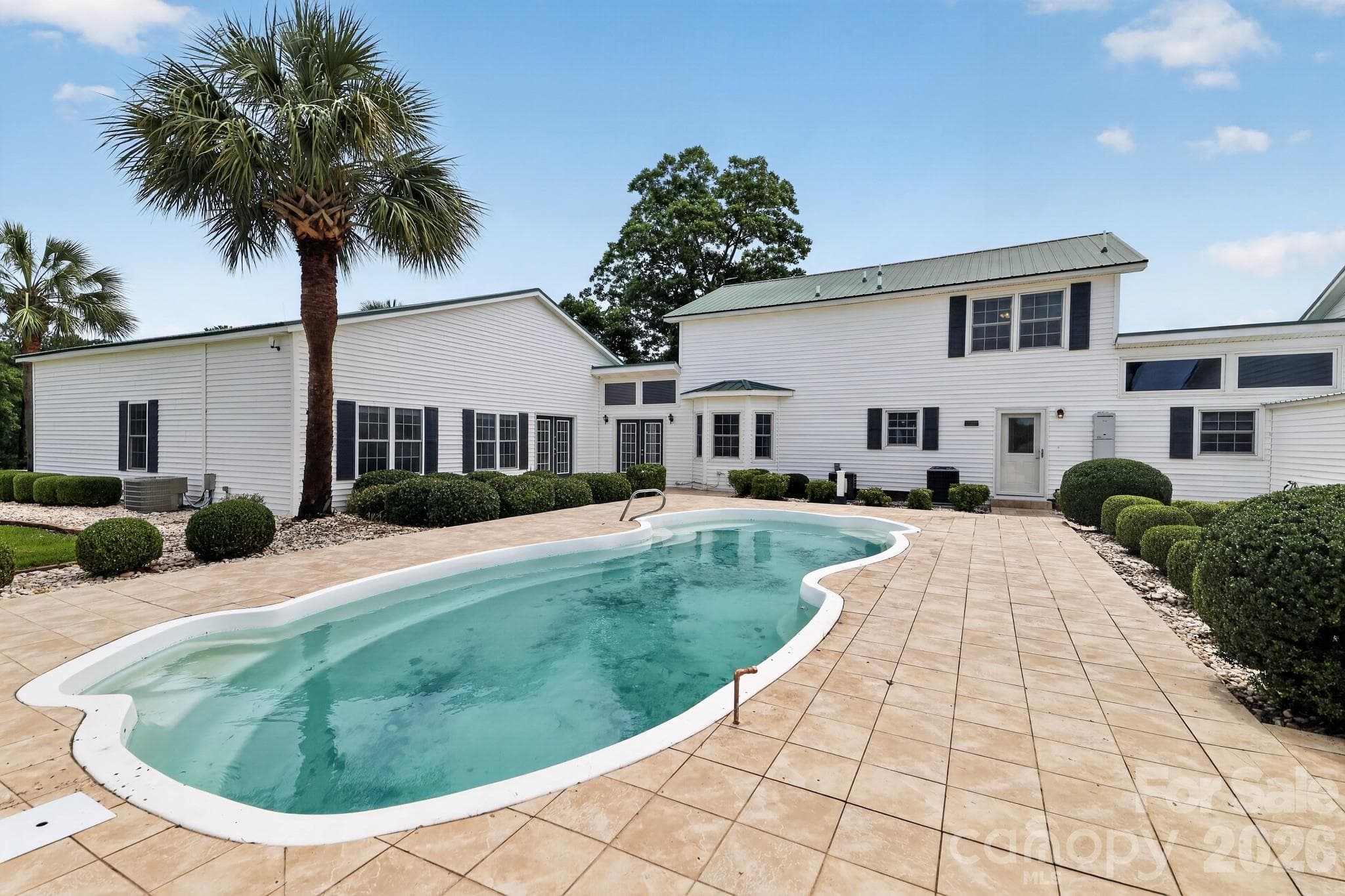 Single Family Residence at 450 Bull Swamp Road, St. Matthews, photo 11 of 48
