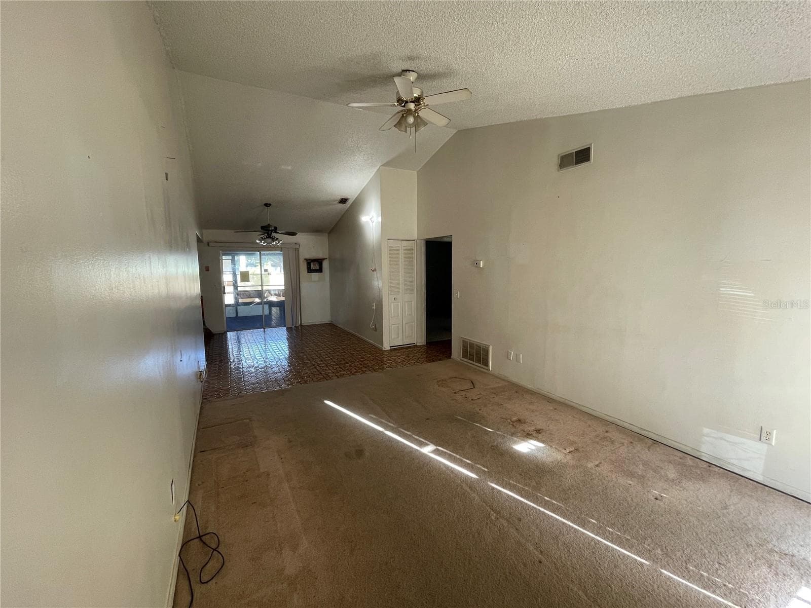 Living/Dining Room - 11001 SUNSWEPT PL, TAMPA