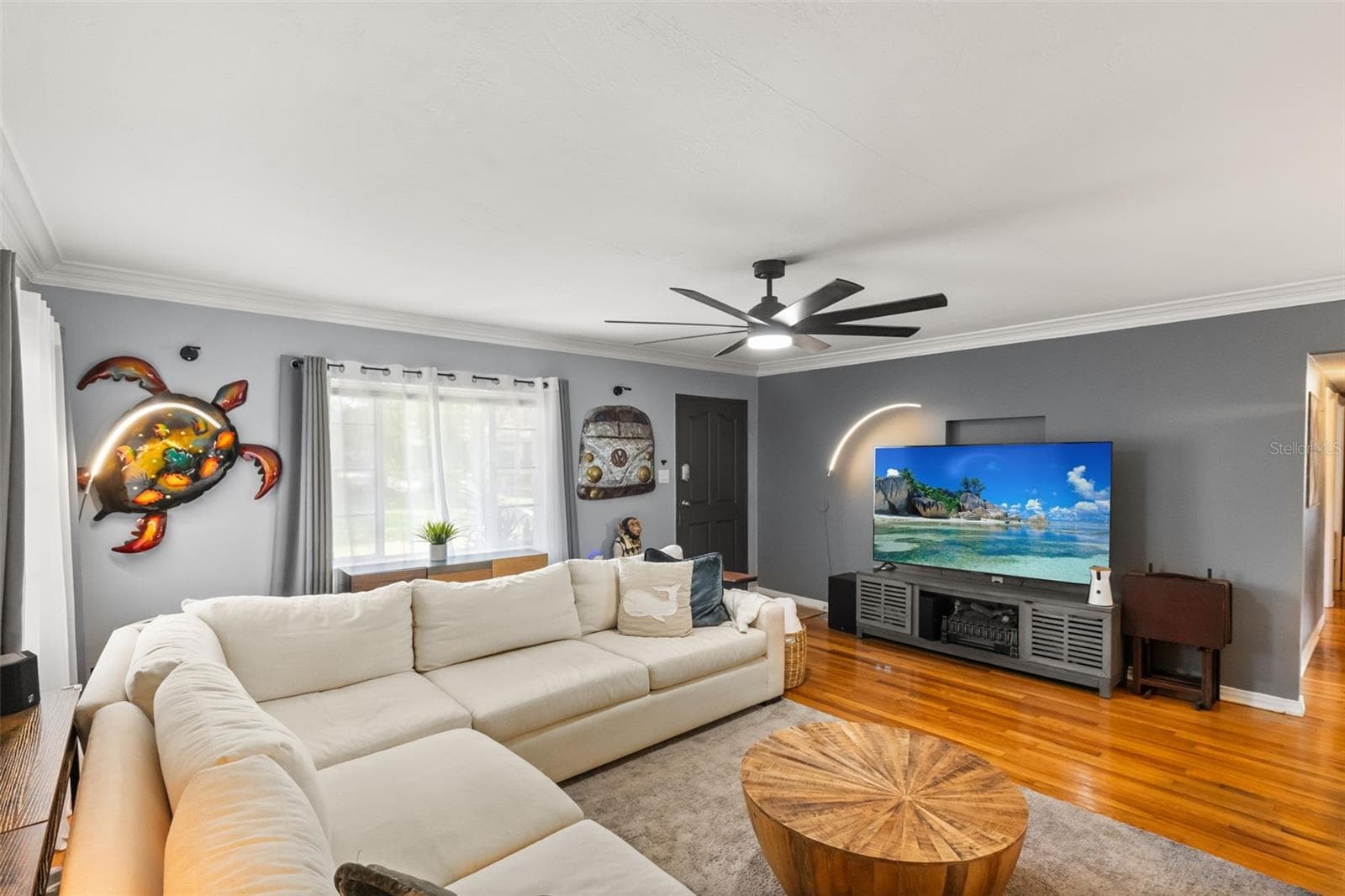 Single Family Residence at 920 ALICIA AVE, TAMPA, photo 8 of 45
