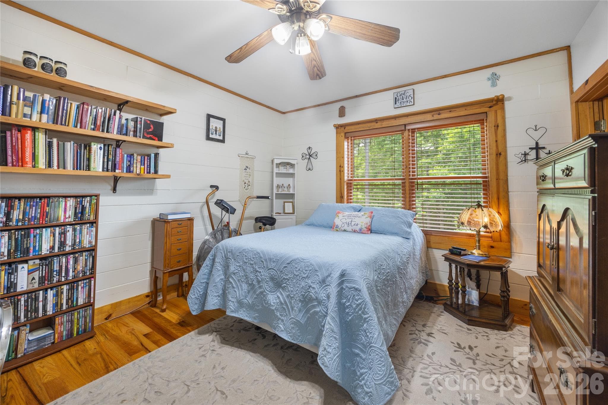 Guest bedroom with walk-in closet - 214 Harbor Ridge Drive, Connelly Springs