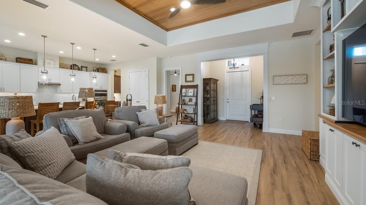 Single Family Residence at 4008 PINNACLE PLACE CT, LADY LAKE, photo 7 of 52
