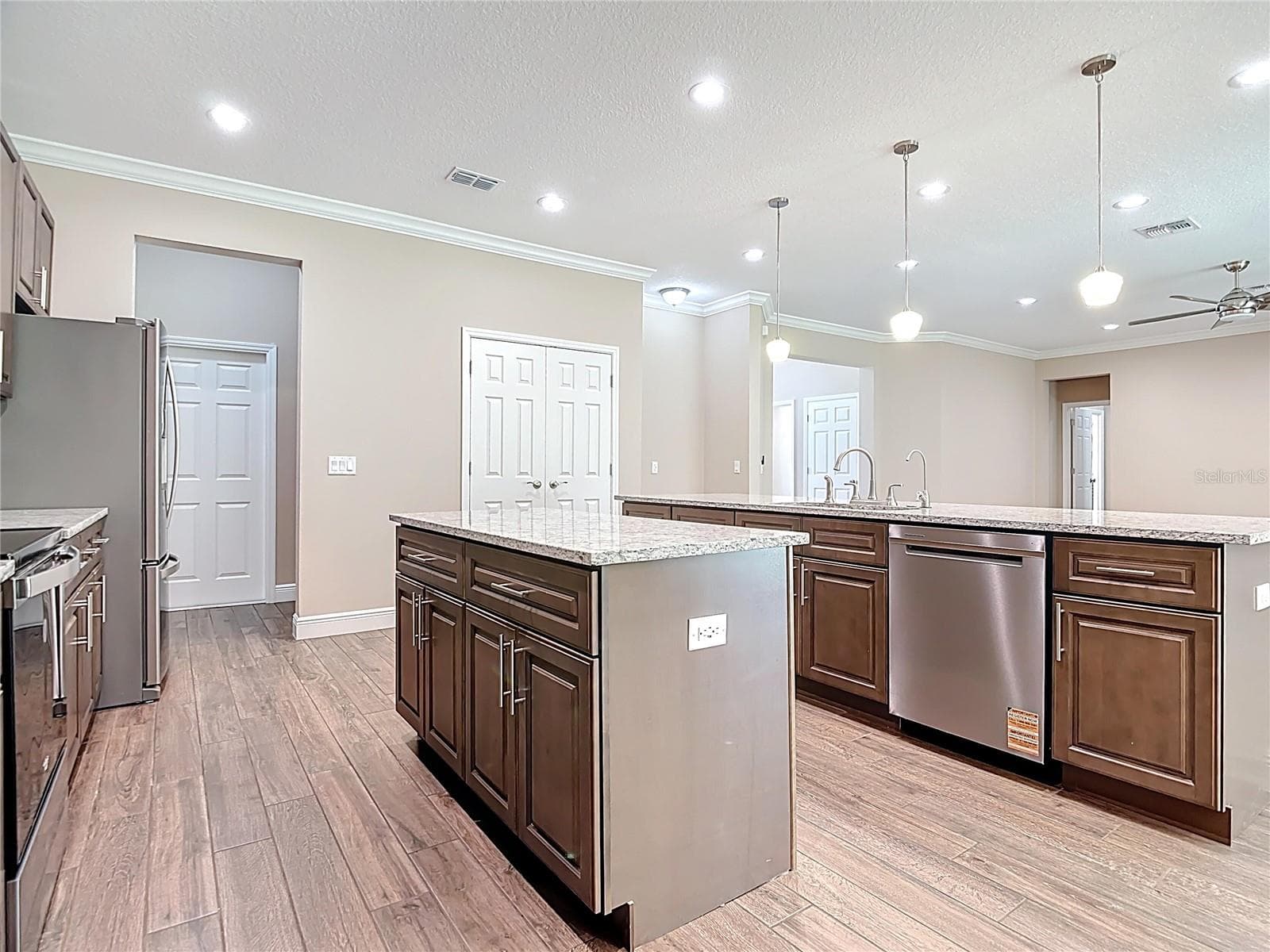 Single Family Residence at 19041 MARDI GRAS ST, ORLANDO, photo 7 of 57
