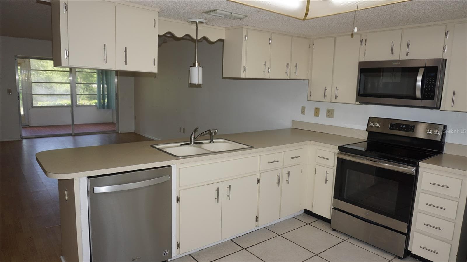 Condominium at 12543 DEARBORN DR, HUDSON, photo 4 of 25