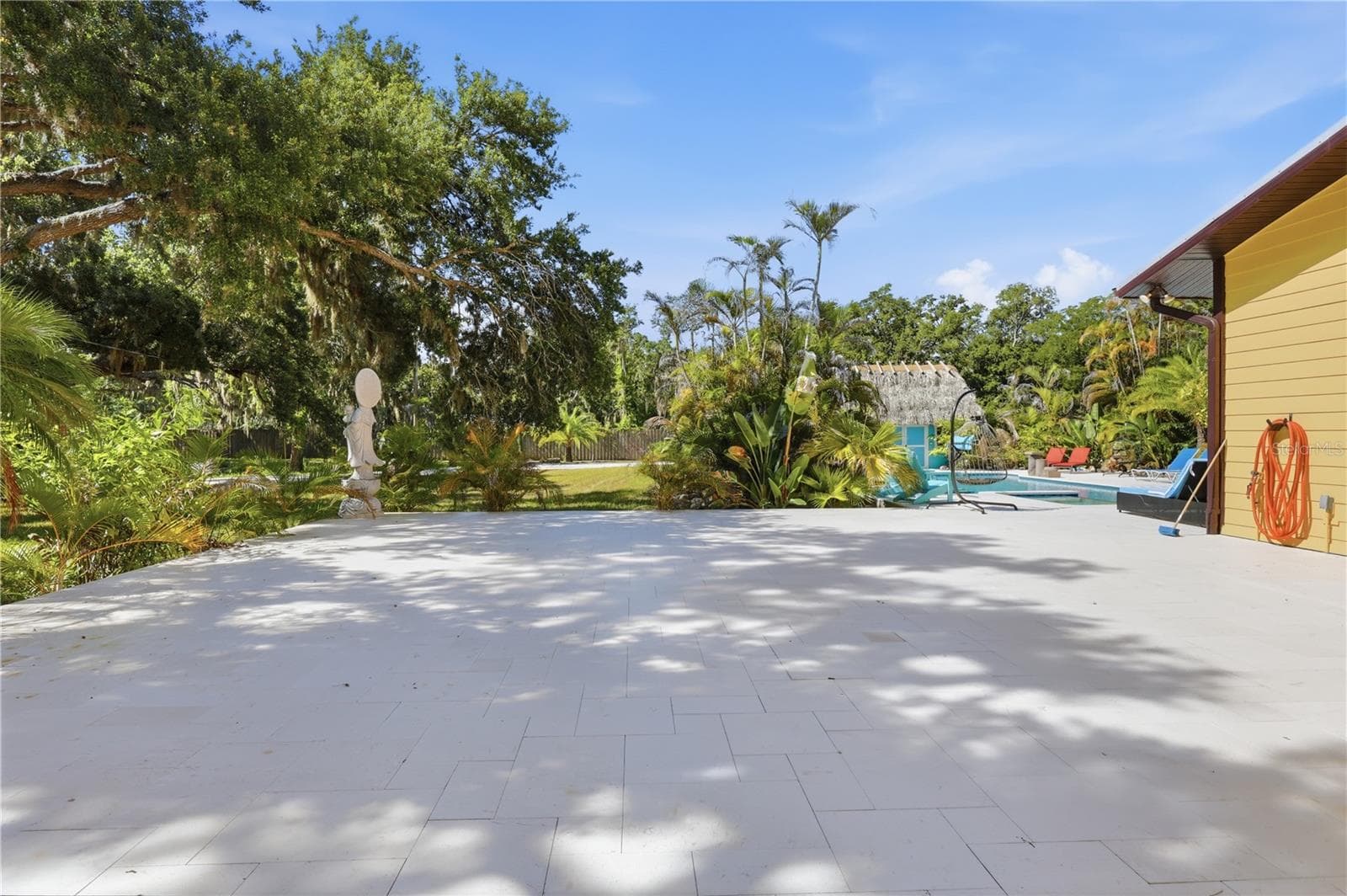 HUGE ENTERTAINMENT SPACE DECK - 3348 ALAMO LN, SARASOTA