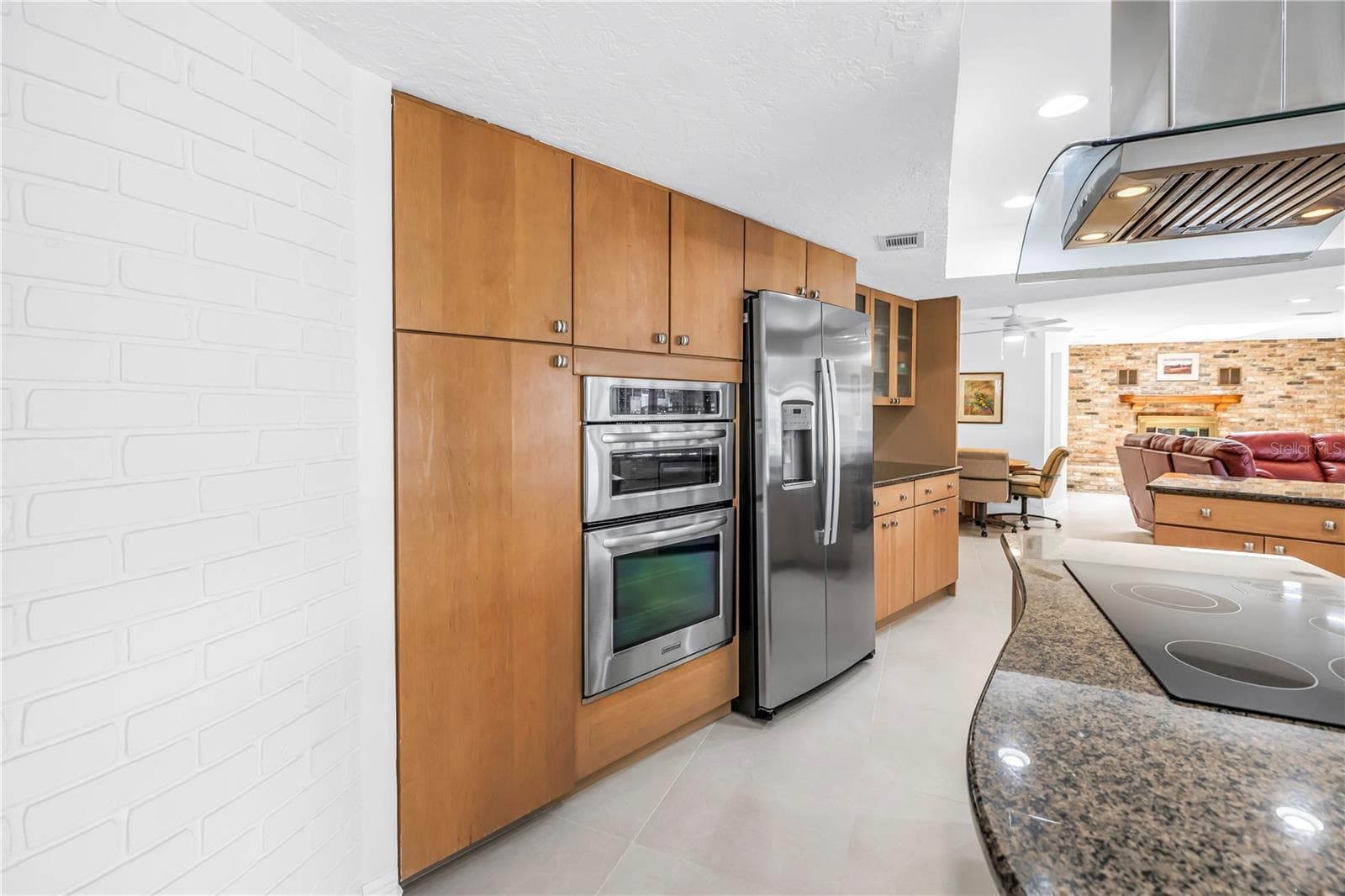 Single Family Residence at 2067 MASSACHUSETTS AVE NE, ST PETERSBURG, photo 10 of 62