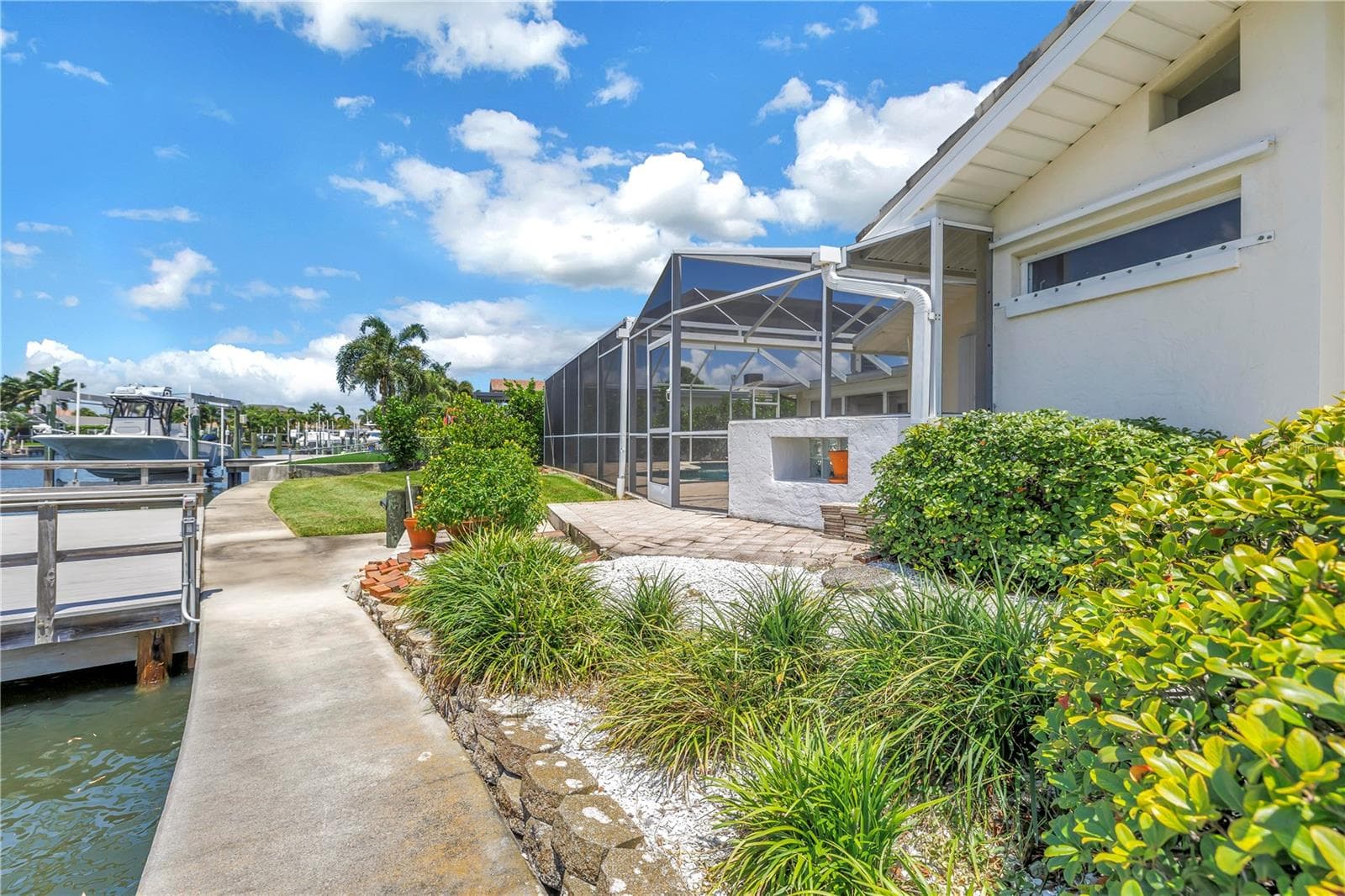 Single Family Residence at 2067 MASSACHUSETTS AVE NE, ST PETERSBURG, photo 41 of 62