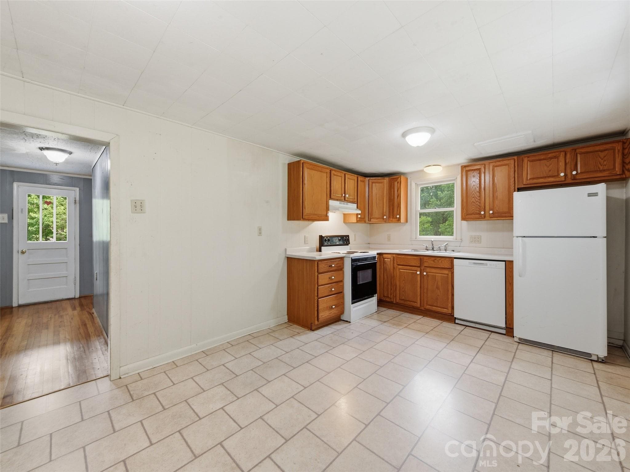 Single Family Residence at 586 Olivet Church Road, Whittier, photo 15 of 30