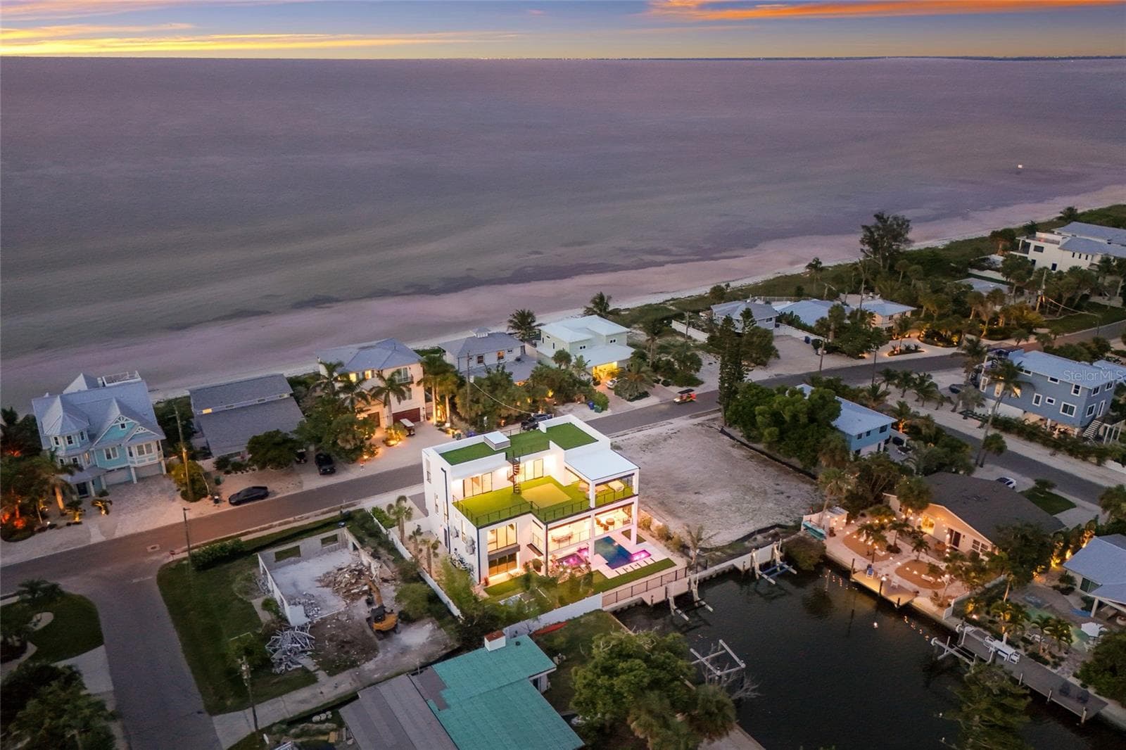 703 S BAY BLVD