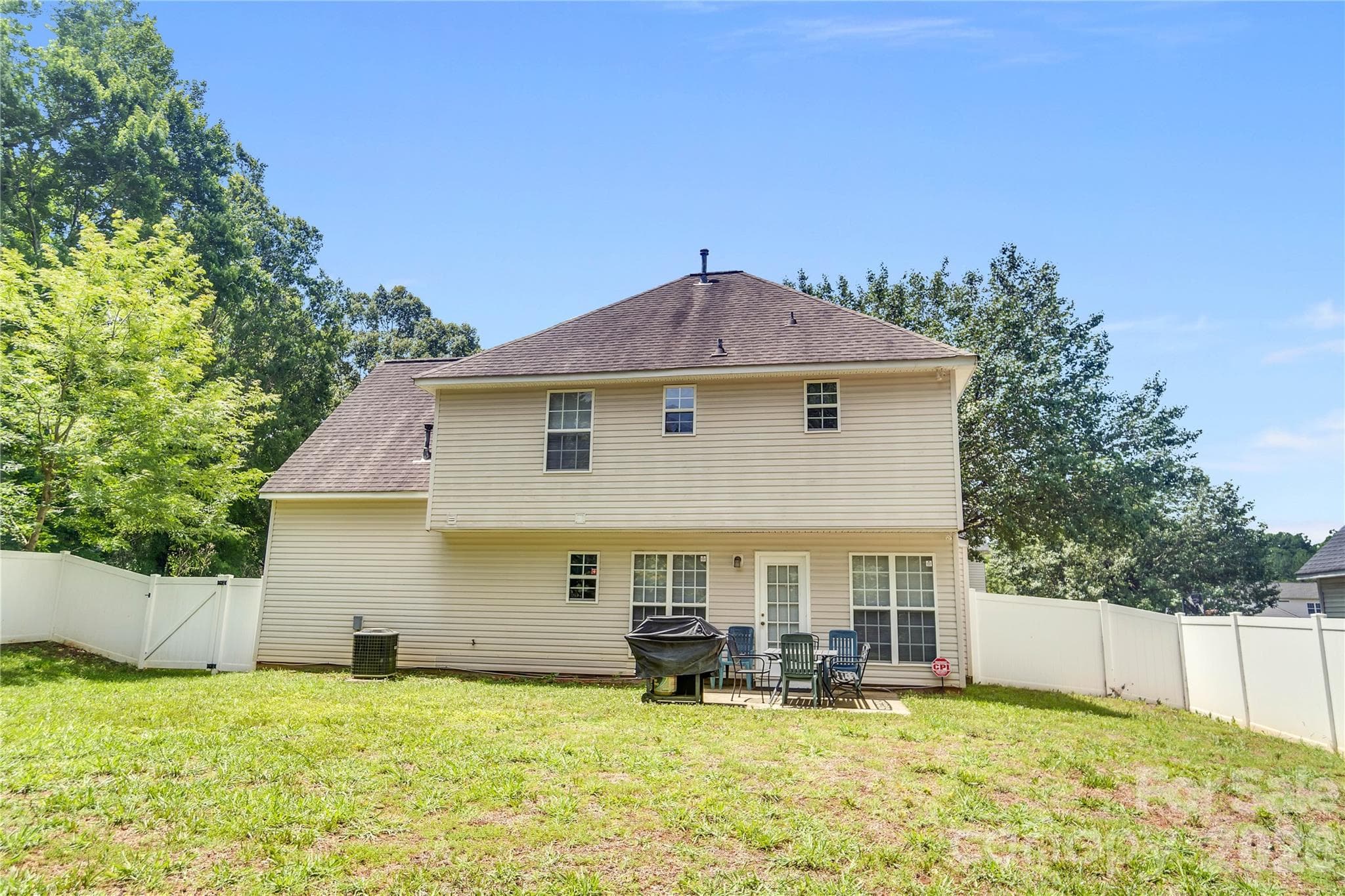 Single Family Residence at 12009 Silvercrest Drive, Charlotte, photo 33 of 38