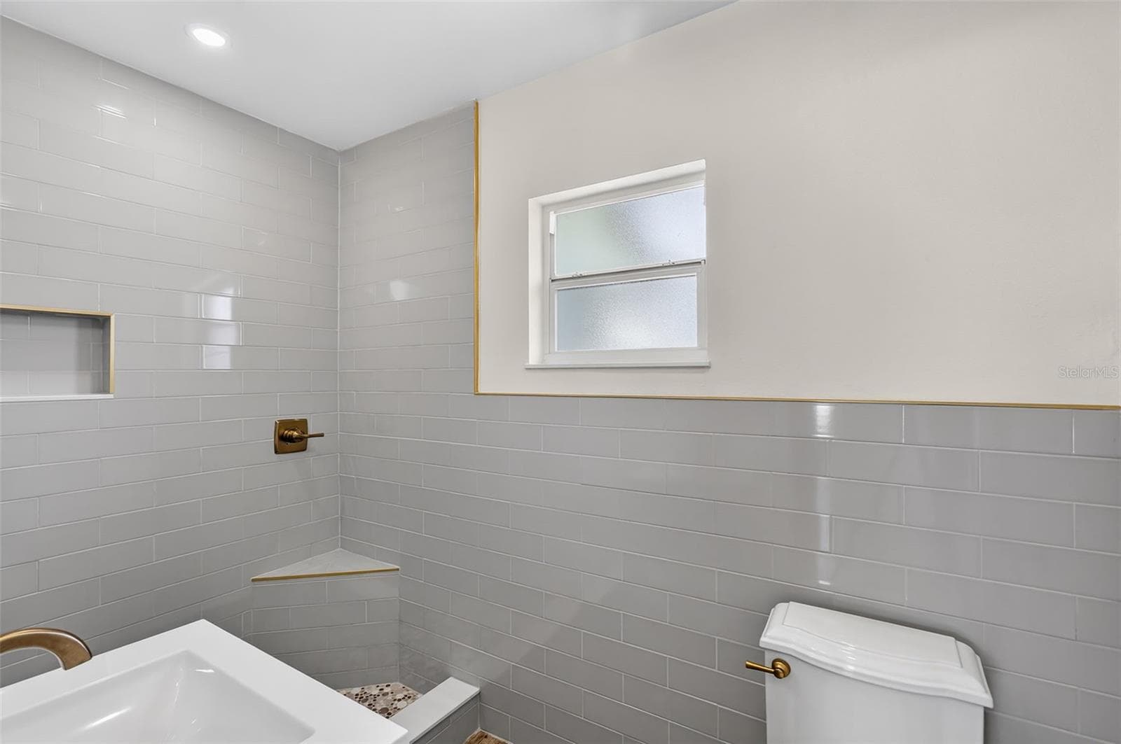 Primary bathroom - 10451 MARION ST, ENGLEWOOD