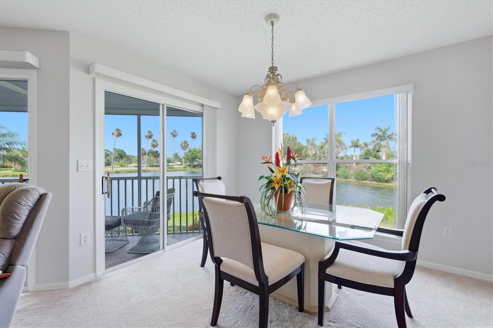 Dinning area overlooking Pond and Lanai - 879 AUDUBON DR #879, BRADENTON