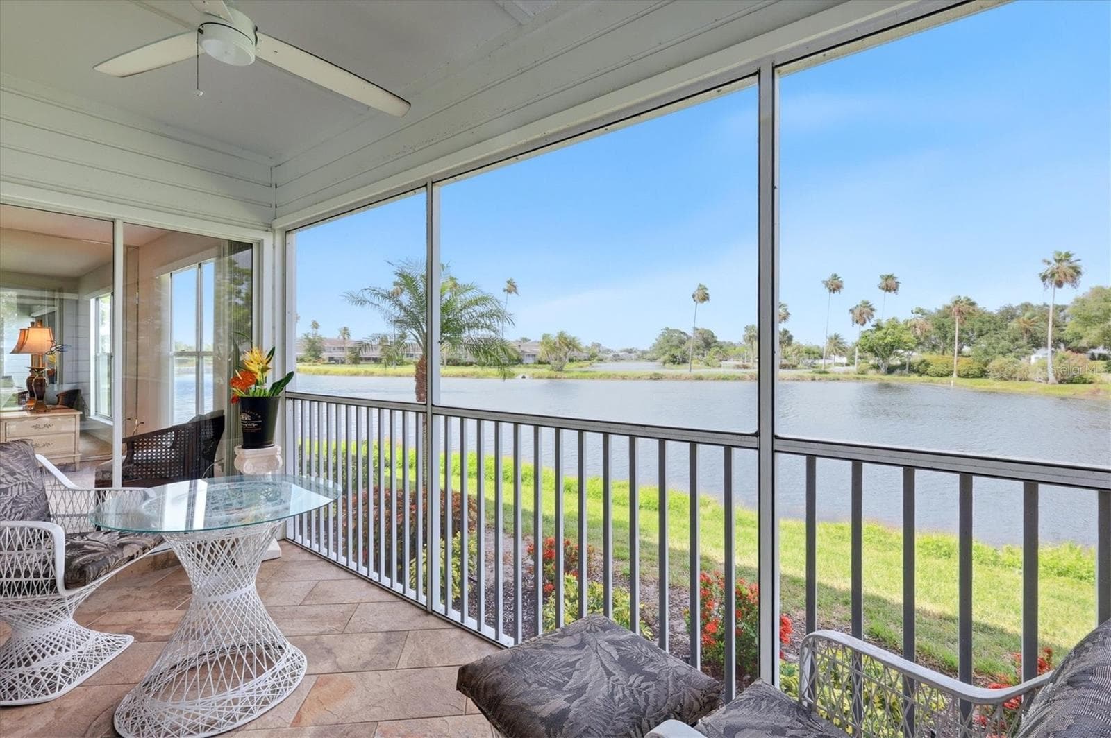 Screened lanai overloking pond - 879 AUDUBON DR #879, BRADENTON