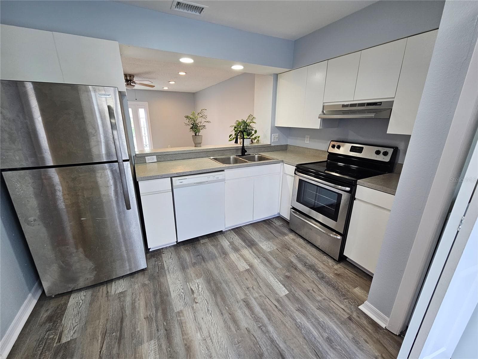 Townhouse at 13817 STONE MILL WAY, TAMPA, photo 2 of 20