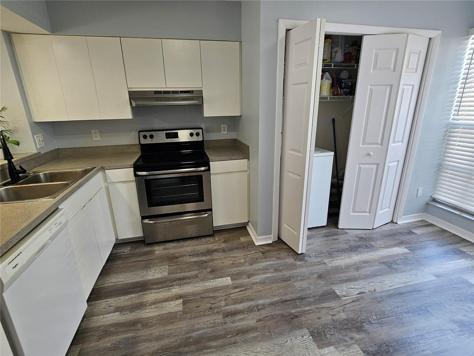 Townhouse at 13817 STONE MILL WAY, TAMPA, photo 3 of 20