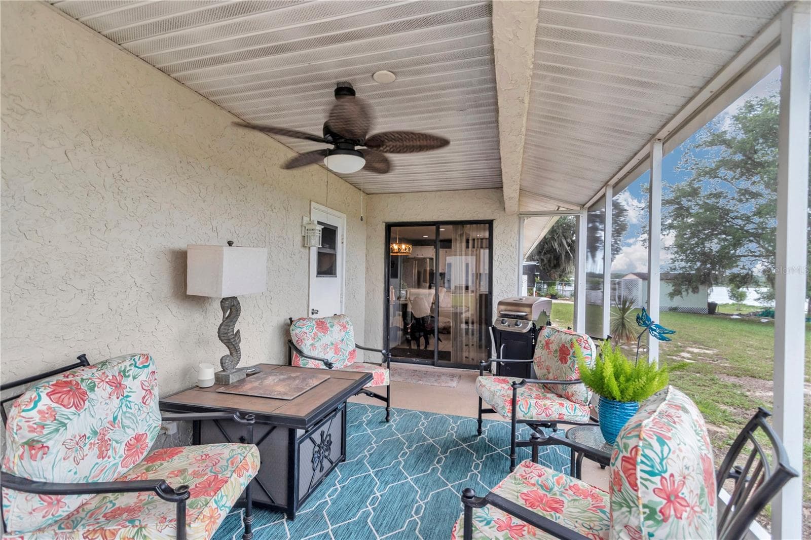 Screened-in Porch - 1111 HICKORY RD, OCALA