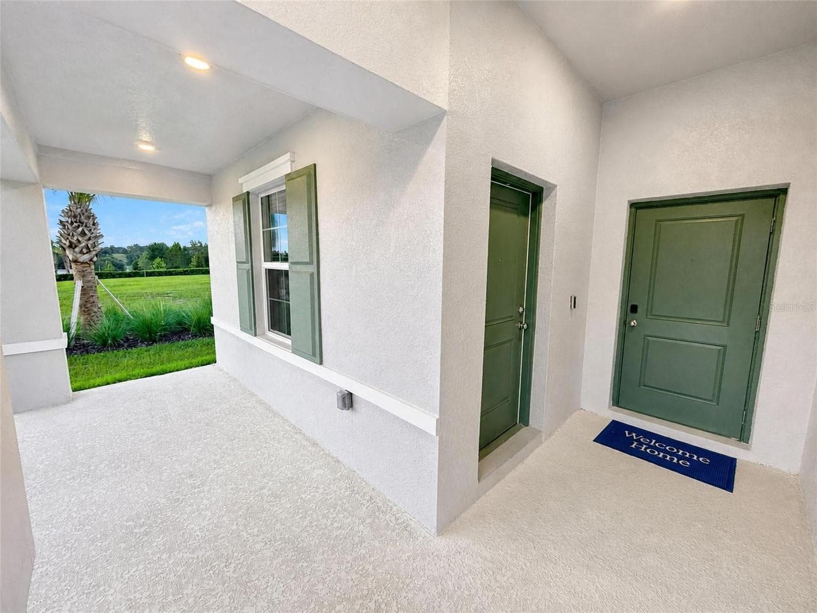 Porch with private in-law suite entrance - 187 PUMA LOOP, GROVELAND