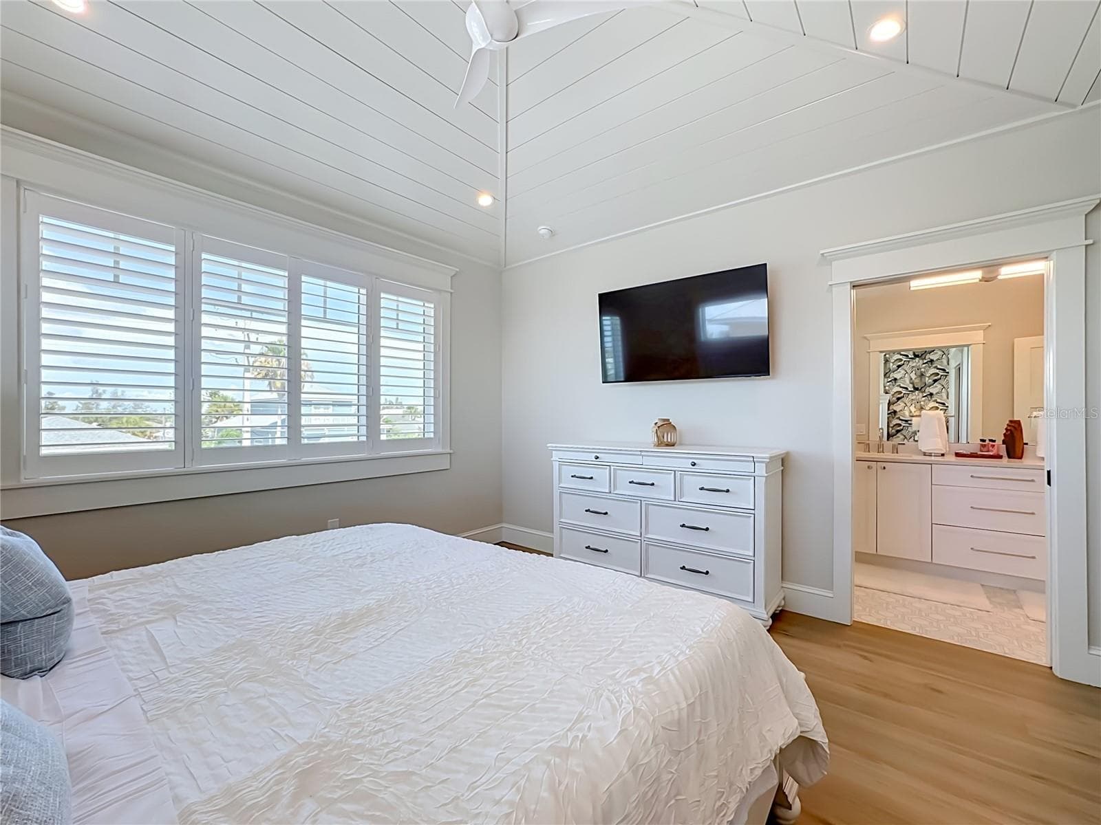 Single Family Residence at 2918 GULF DR, HOLMES BEACH, photo 38 of 92