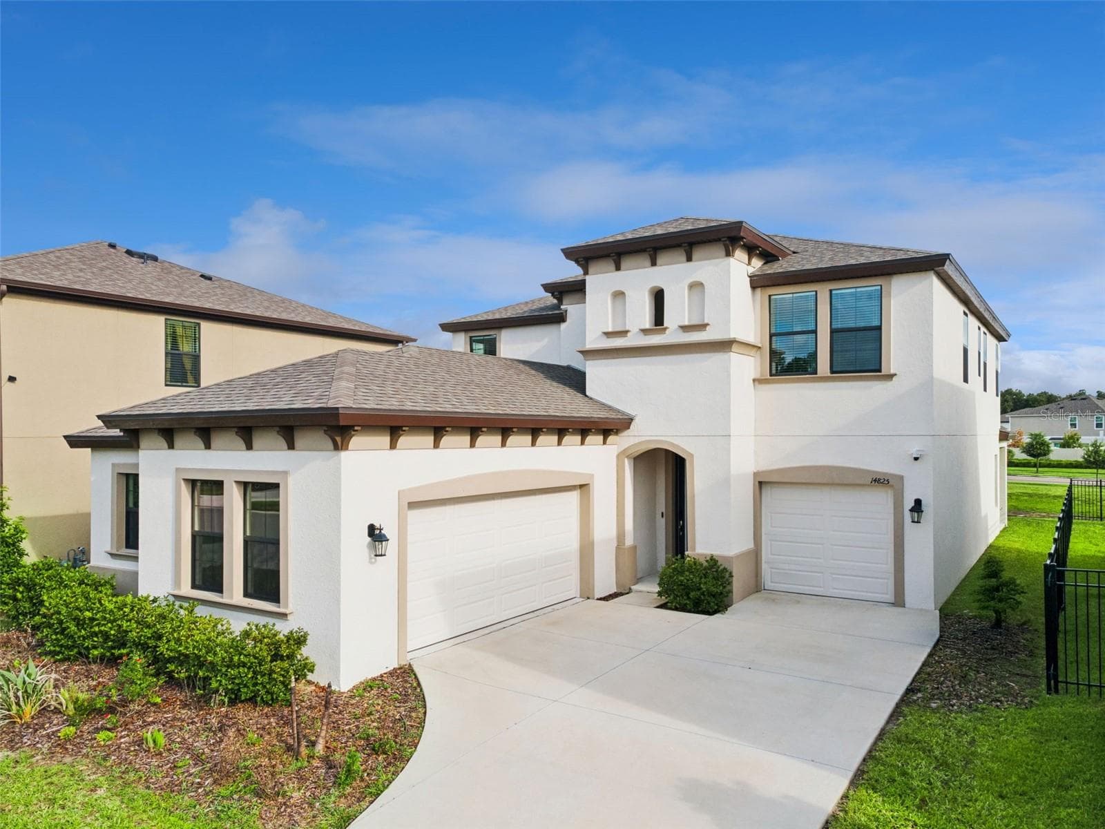 Single Family Residence at 14825 PADDOCK POND AVE, LITHIA, photo 2 of 59