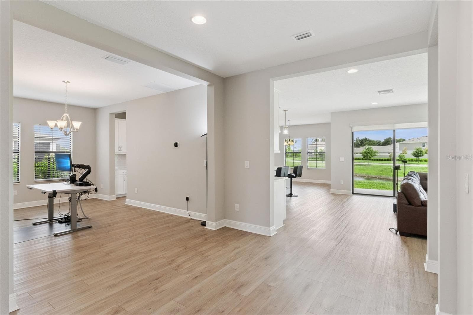 Single Family Residence at 14825 PADDOCK POND AVE, LITHIA, photo 9 of 59