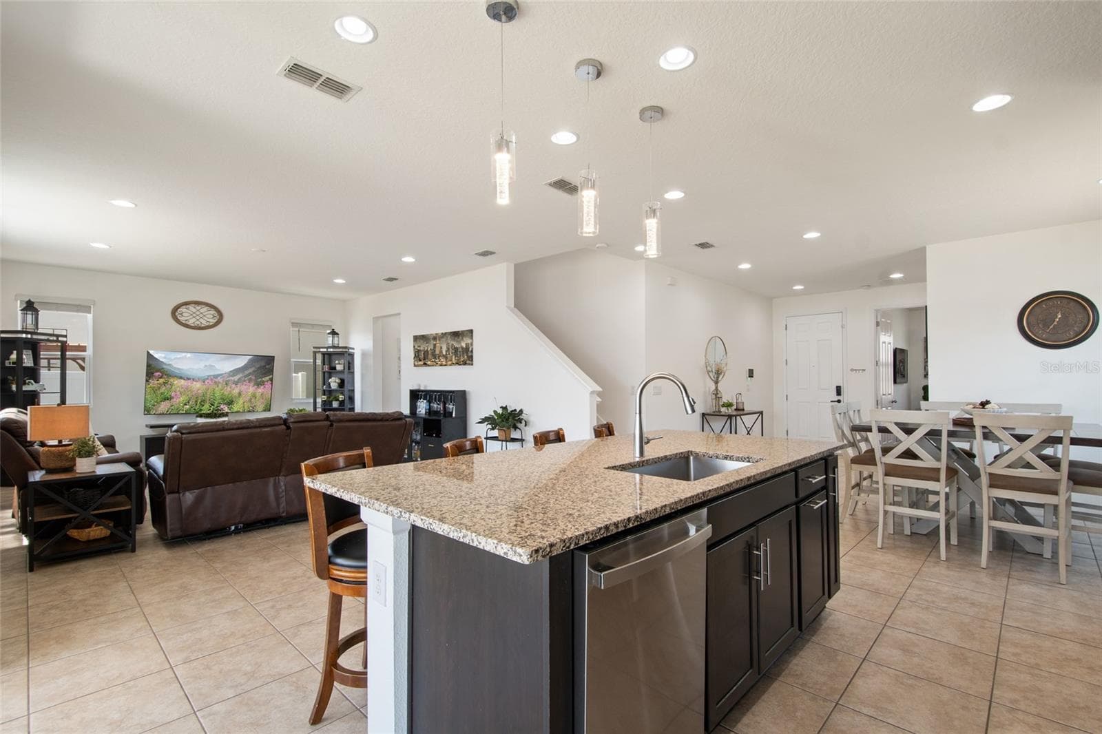 Island - 1659 GENTLE BREEZE DR, ST CLOUD