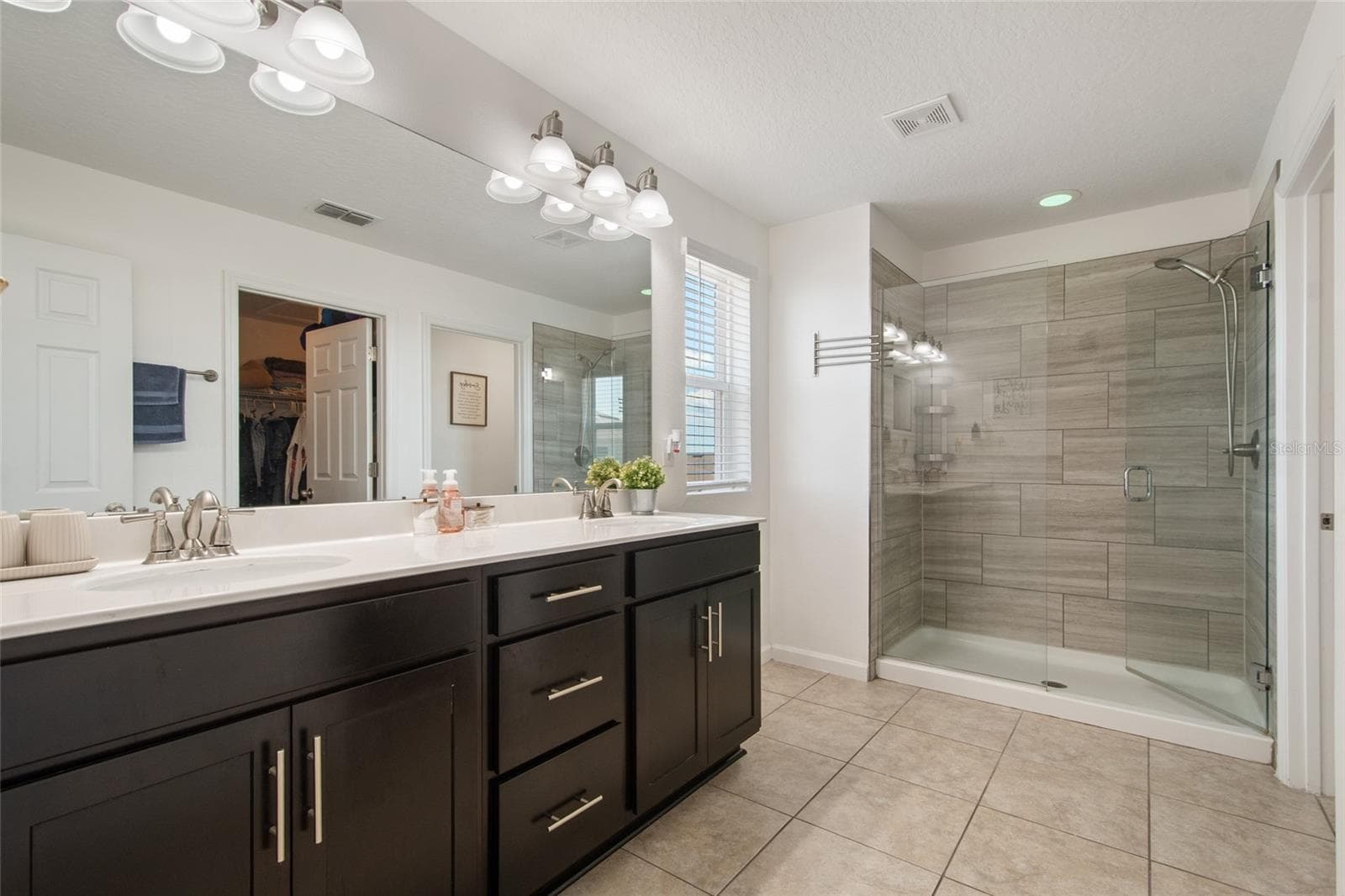 Double Sinks with Walk In Shower - 1659 GENTLE BREEZE DR, ST CLOUD