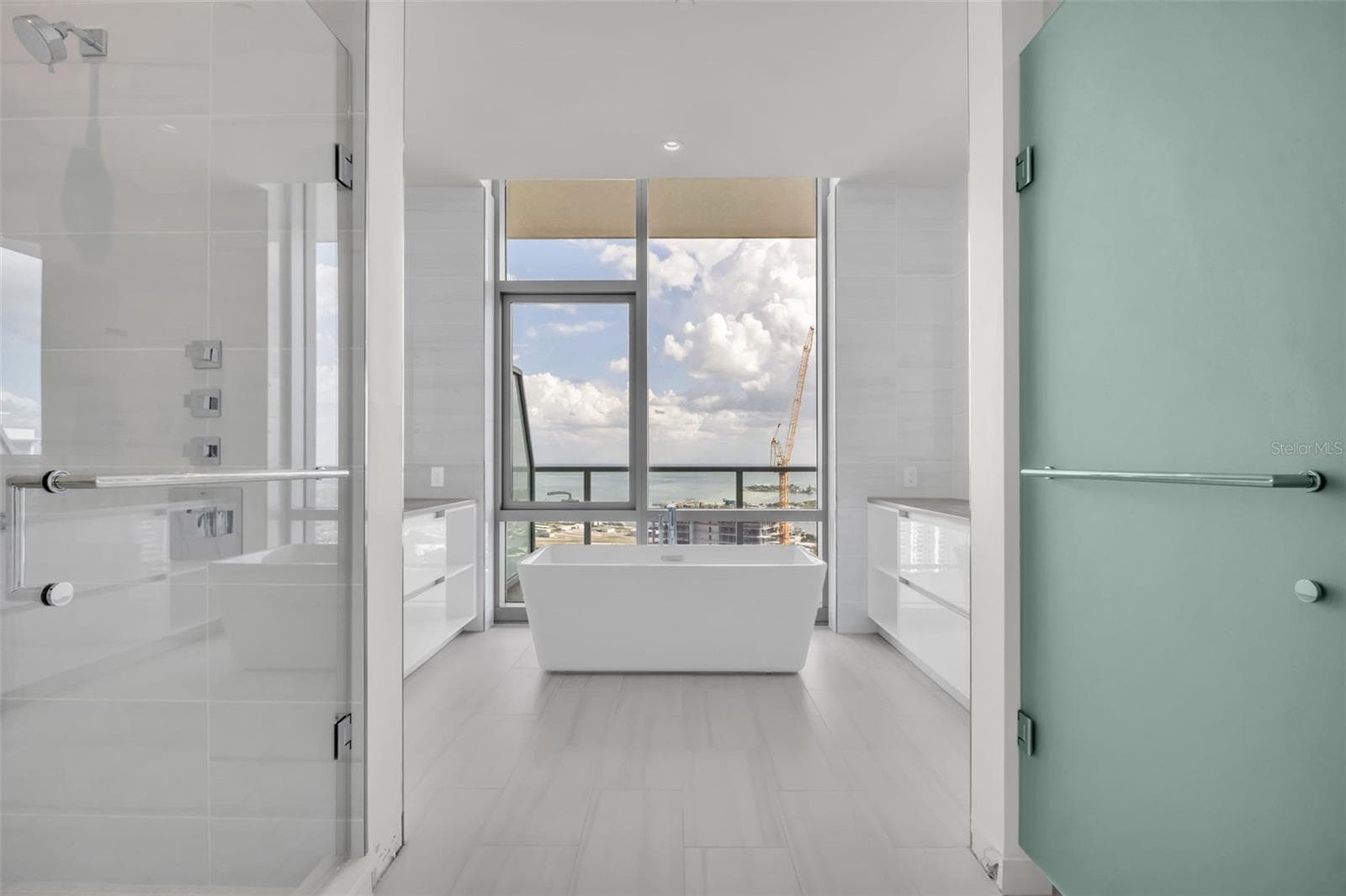 Condominium at 400 CENTRAL AVE #2705, ST PETERSBURG, photo 5 of 17