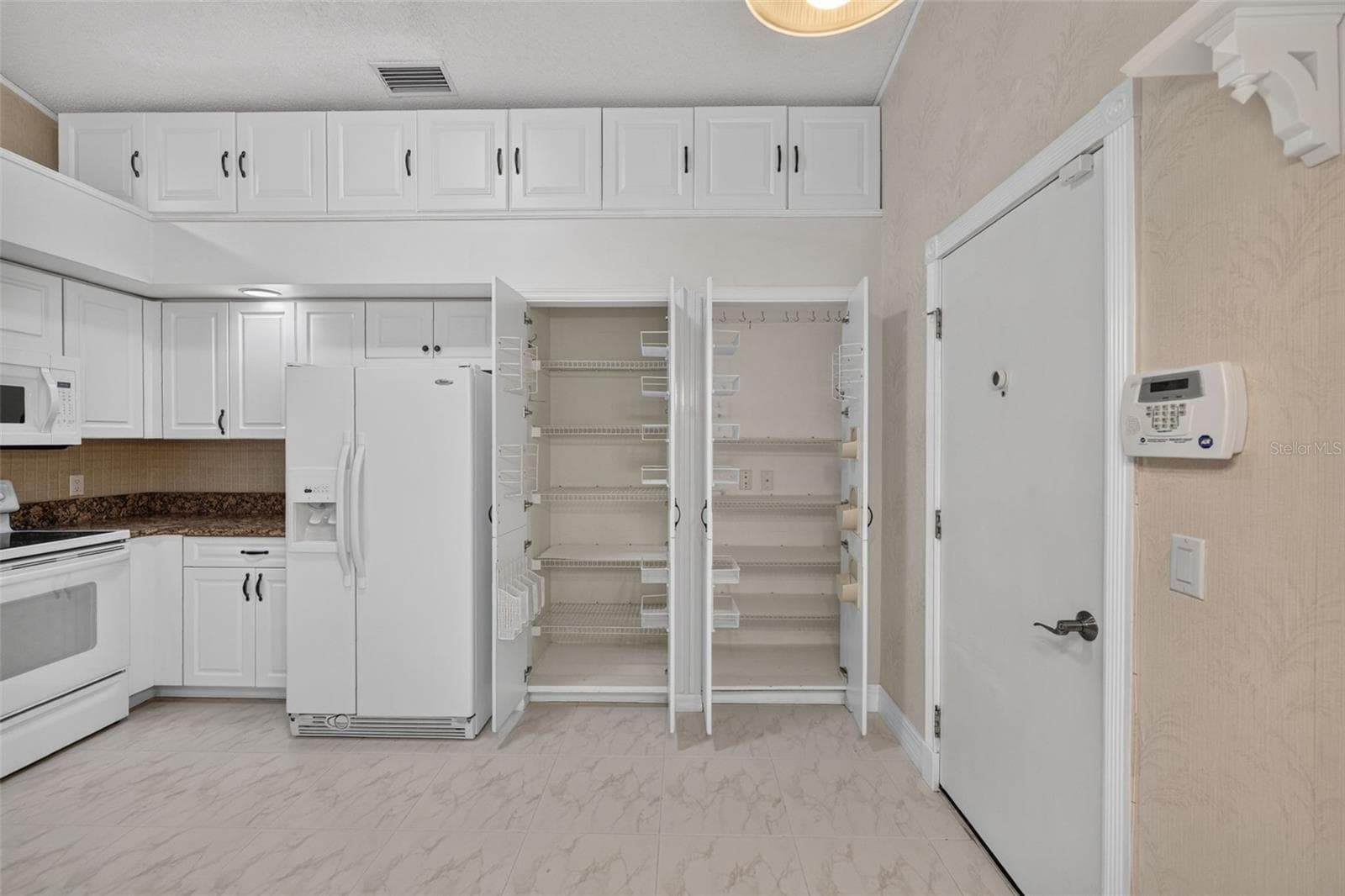 Lots of Pantry space! - 4431 FERN DR, BRADENTON