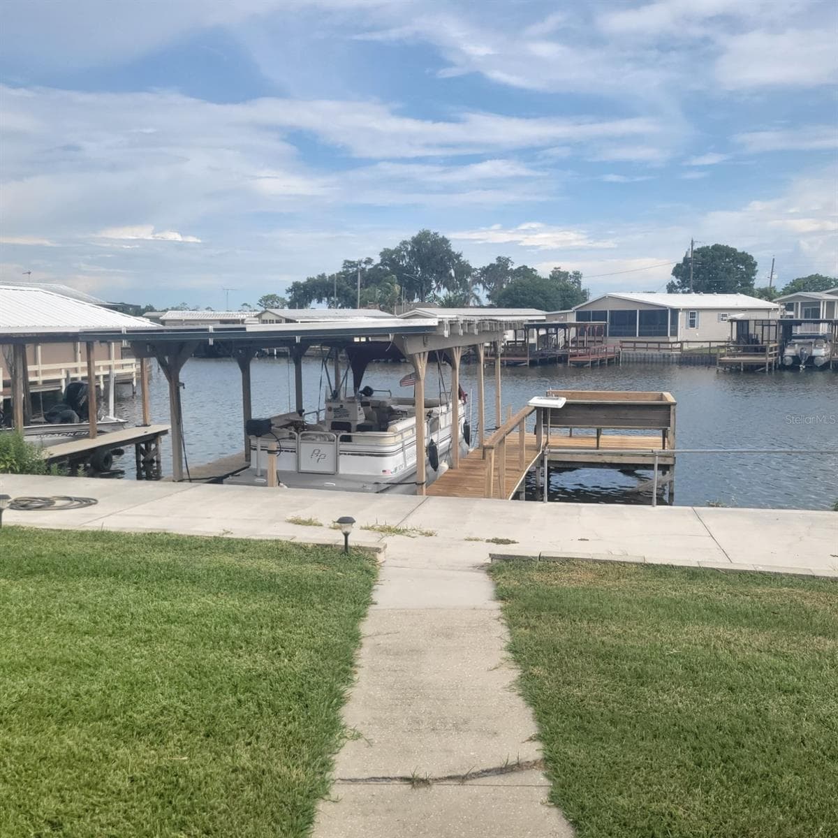 Mobile Home at 1403 LAKEVIEW DR, TAVARES, photo 3 of 11