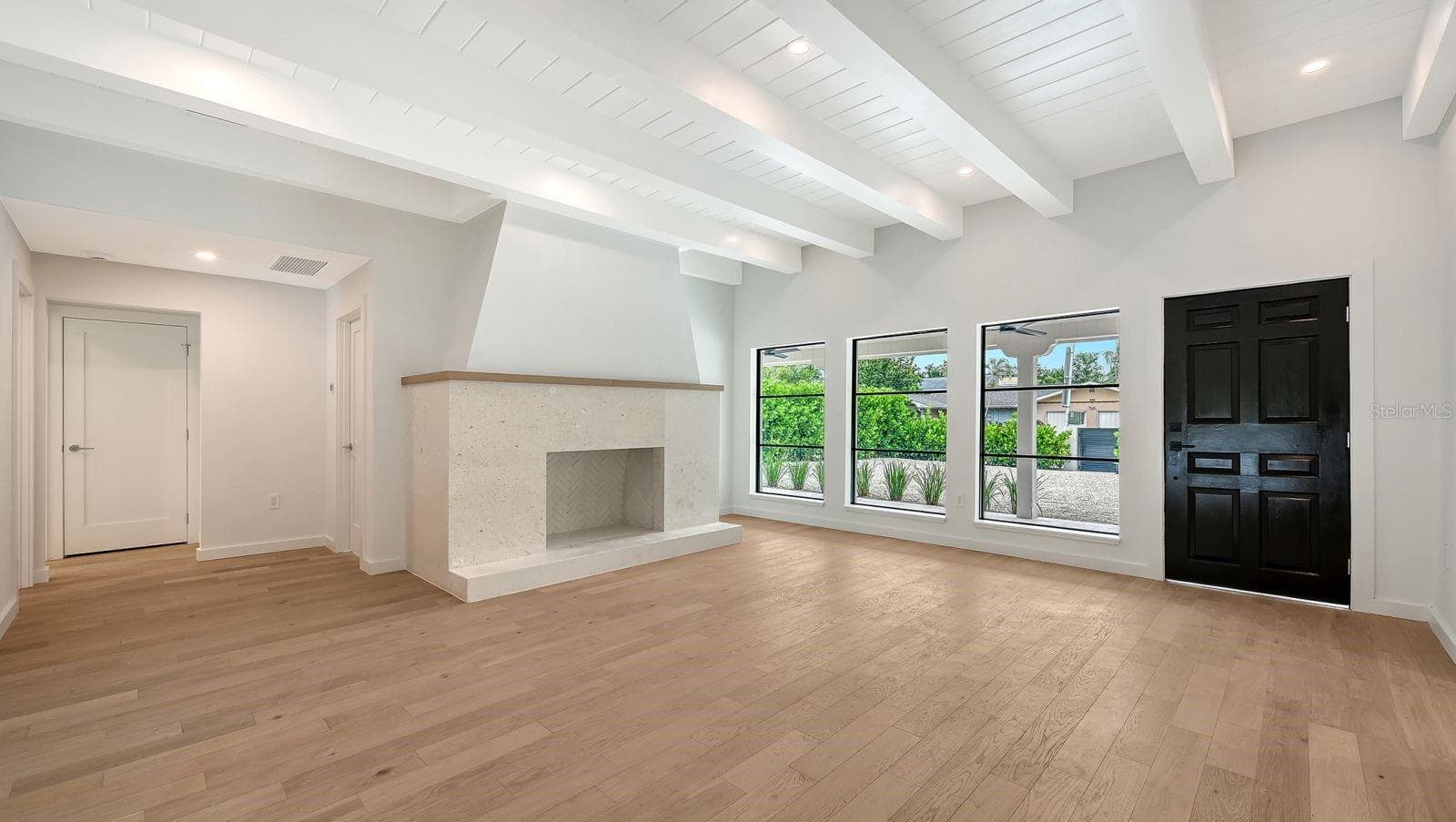 Single Family Residence at 1041 INDIAN BEACH DR, SARASOTA, photo 9 of 29
