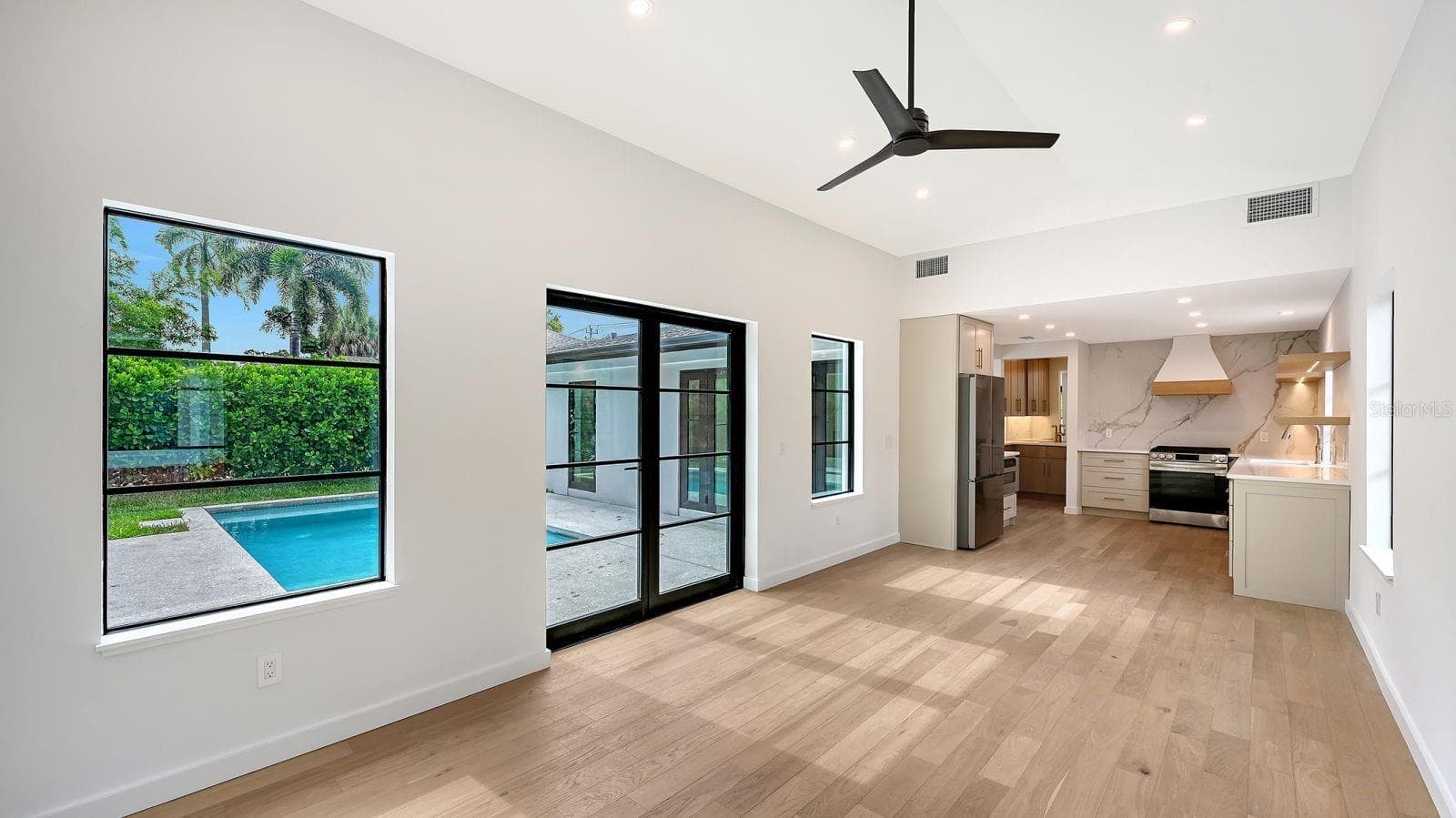 Single Family Residence at 1041 INDIAN BEACH DR, SARASOTA, photo 12 of 29
