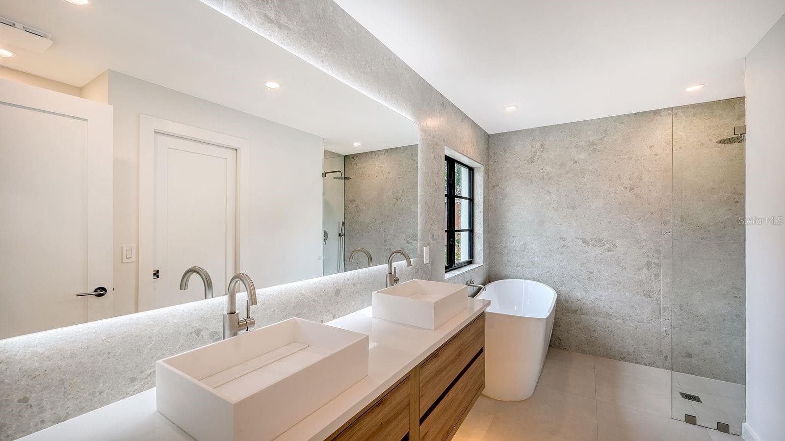 Single Family Residence at 1041 INDIAN BEACH DR, SARASOTA, photo 19 of 29