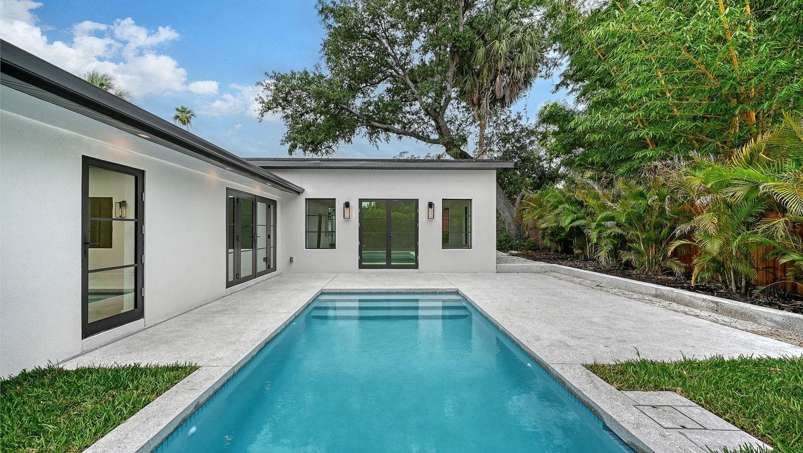 Single Family Residence at 1041 INDIAN BEACH DR, SARASOTA, photo 25 of 29