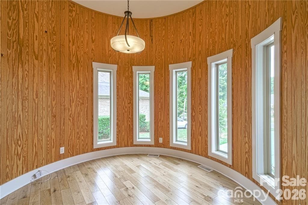 Single Family Residence at 10136 Fairlea Drive, Charlotte, photo 5 of 24