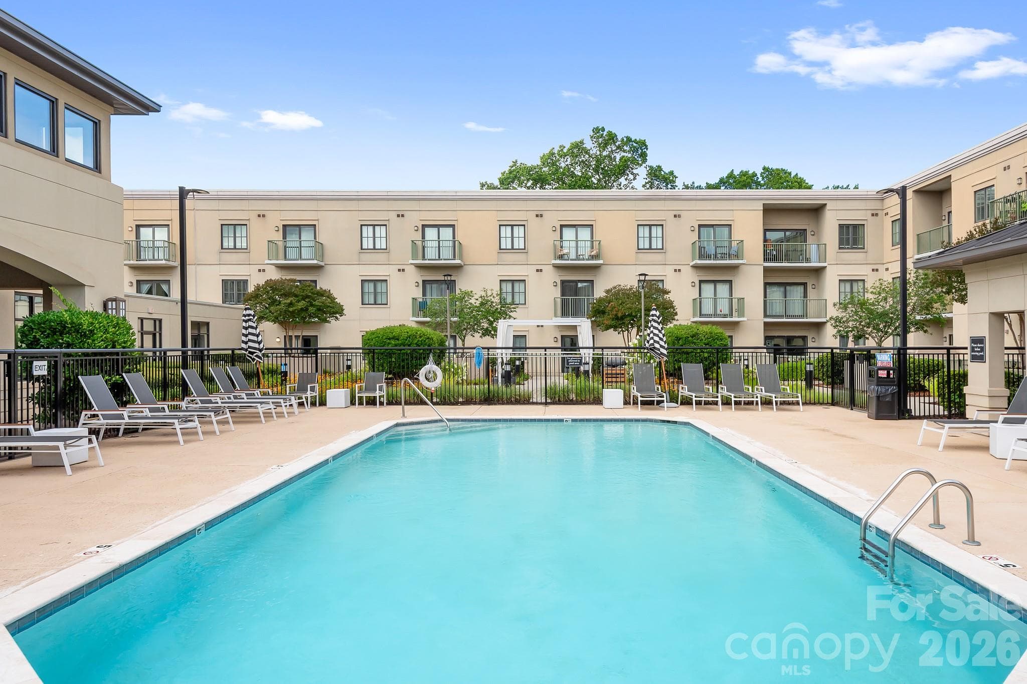 Outdoor Pool - Charlotte