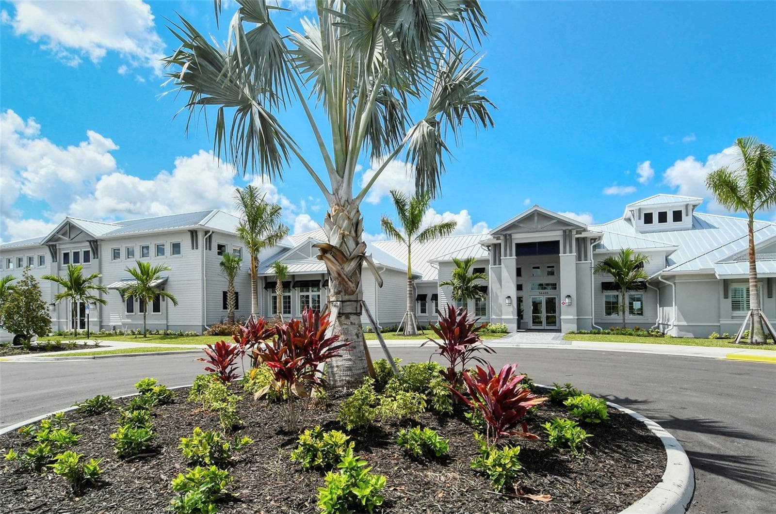 Clubhouse with full serviced restaurant facilities - 4971 OYSTER PEARL ST, BRADENTON