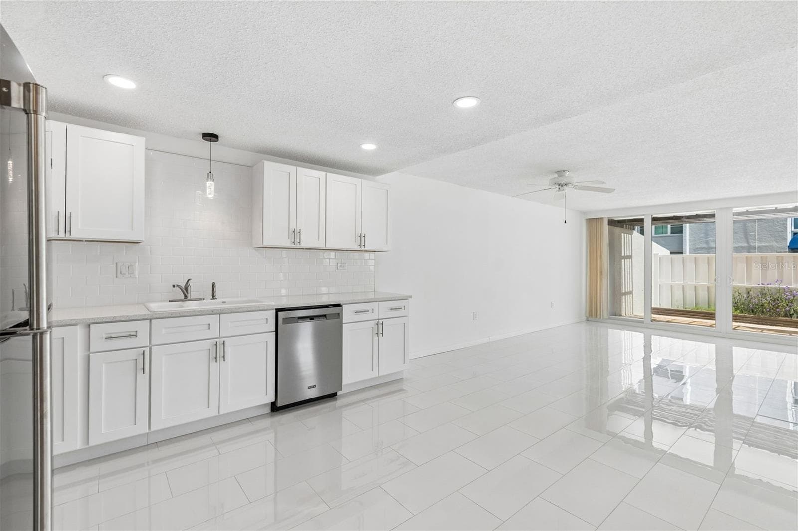 Condominium at 450 TREASURE ISLAND CSWY #106, TREASURE ISLAND, photo 11 of 49