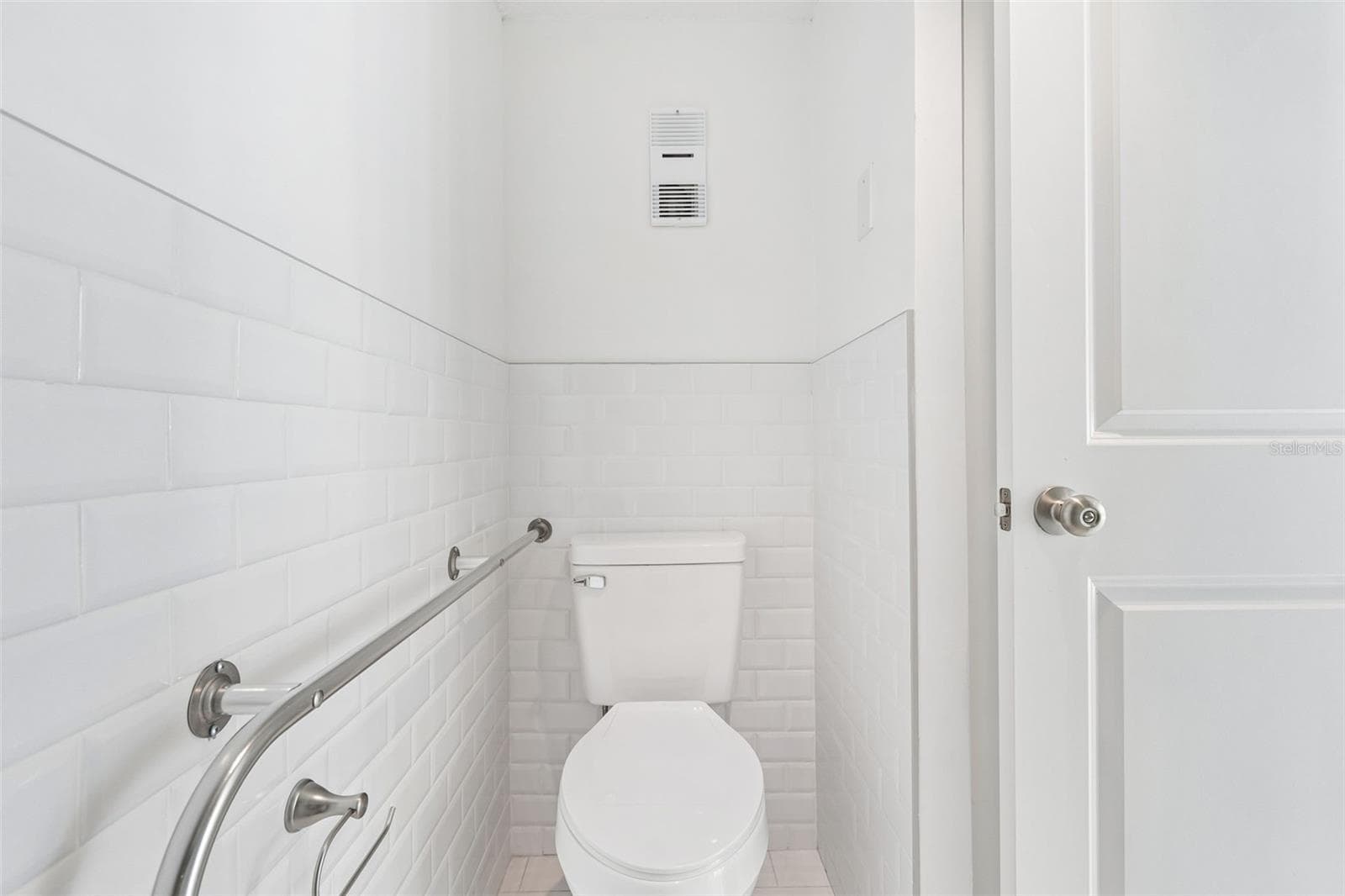 Condominium at 450 TREASURE ISLAND CSWY #106, TREASURE ISLAND, photo 21 of 49
