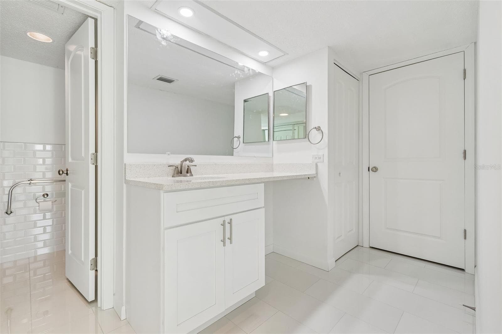 WITHOUT VIRTUAL STAGING - 450 TREASURE ISLAND CSWY #106, TREASURE ISLAND